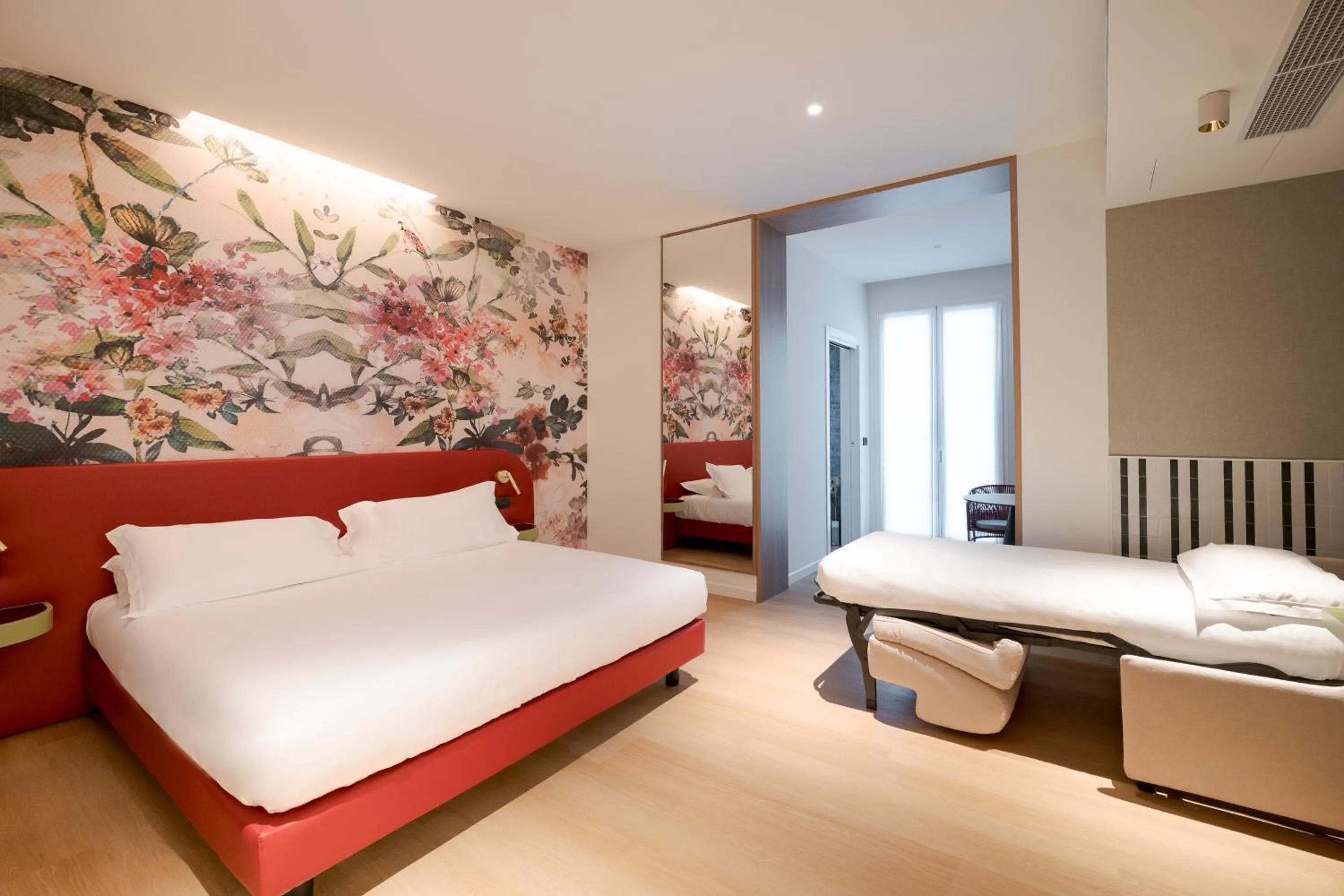 Bed in Hotel Ungheria Varese 1946