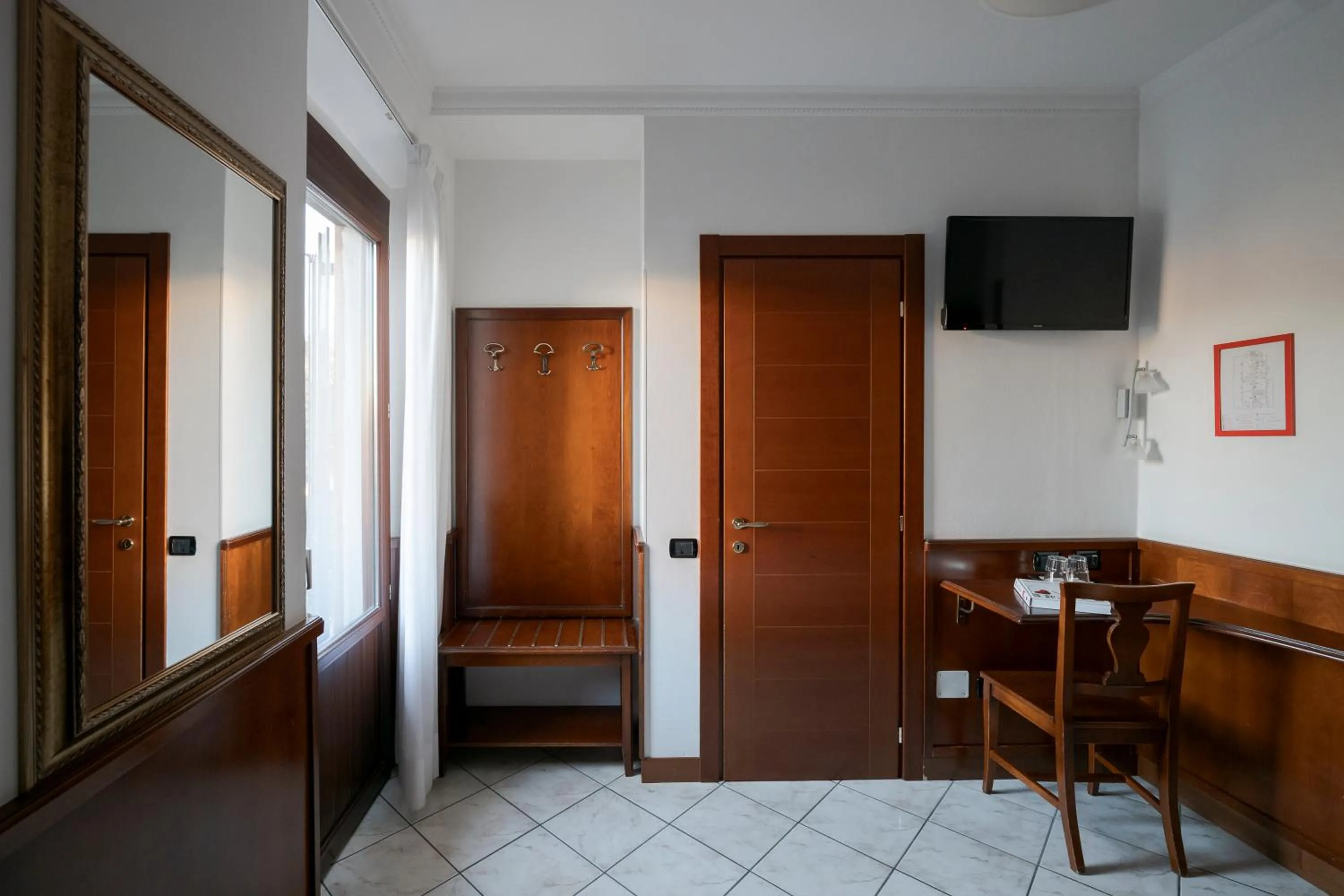 Photo of the whole room in Hotel Ungheria Varese 1946