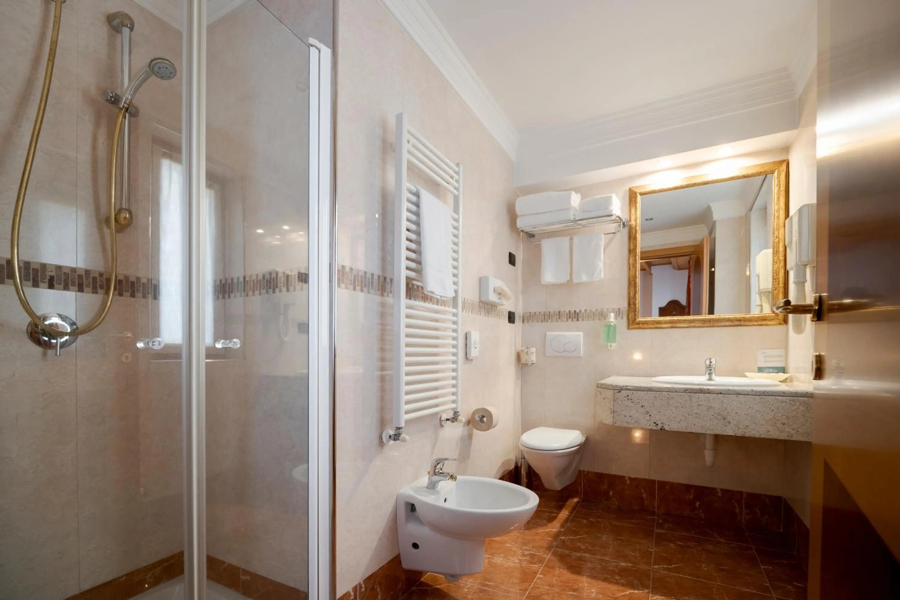 Bathroom in Hotel Ungheria Varese 1946