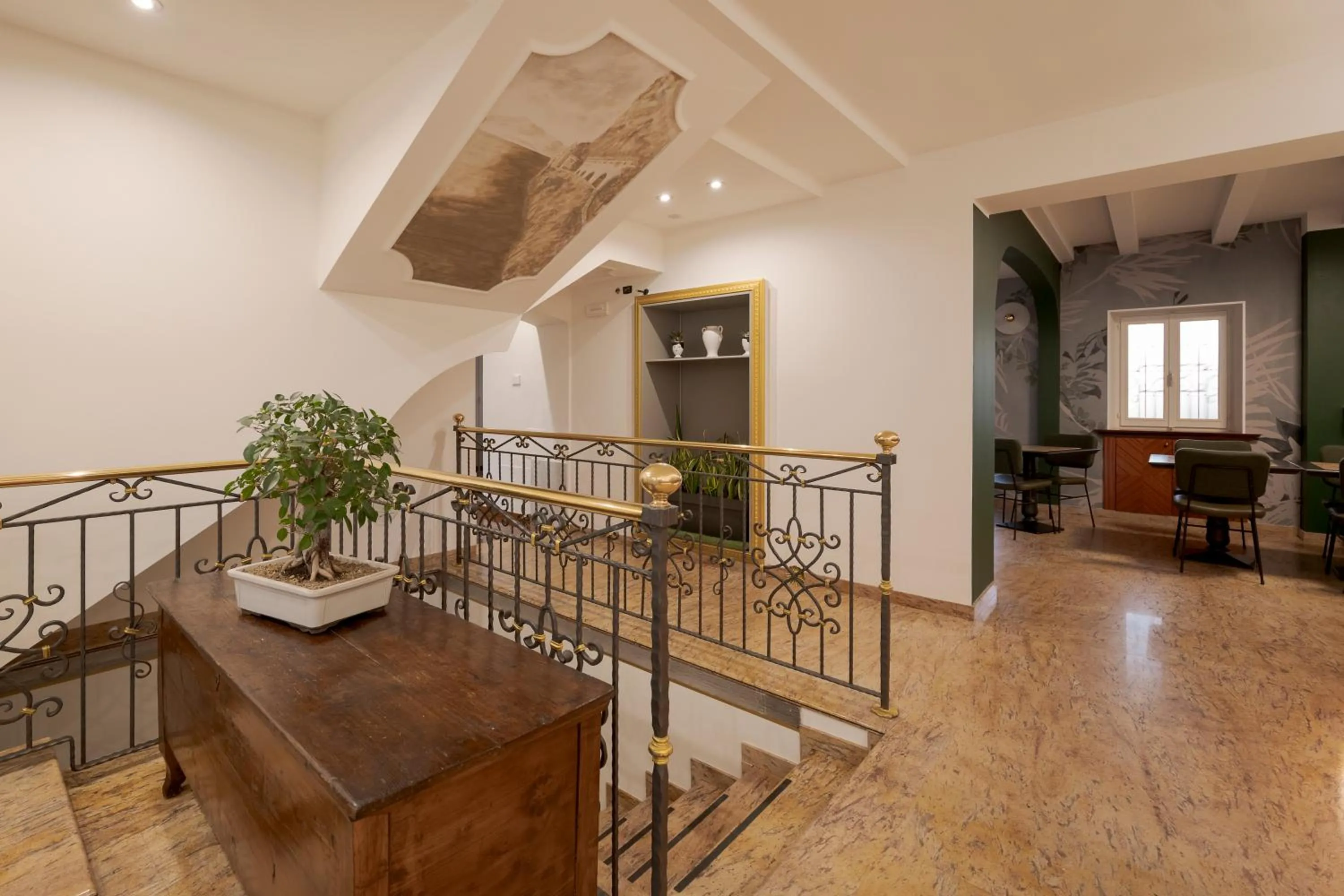 Lobby or reception in Hotel Ungheria Varese 1946