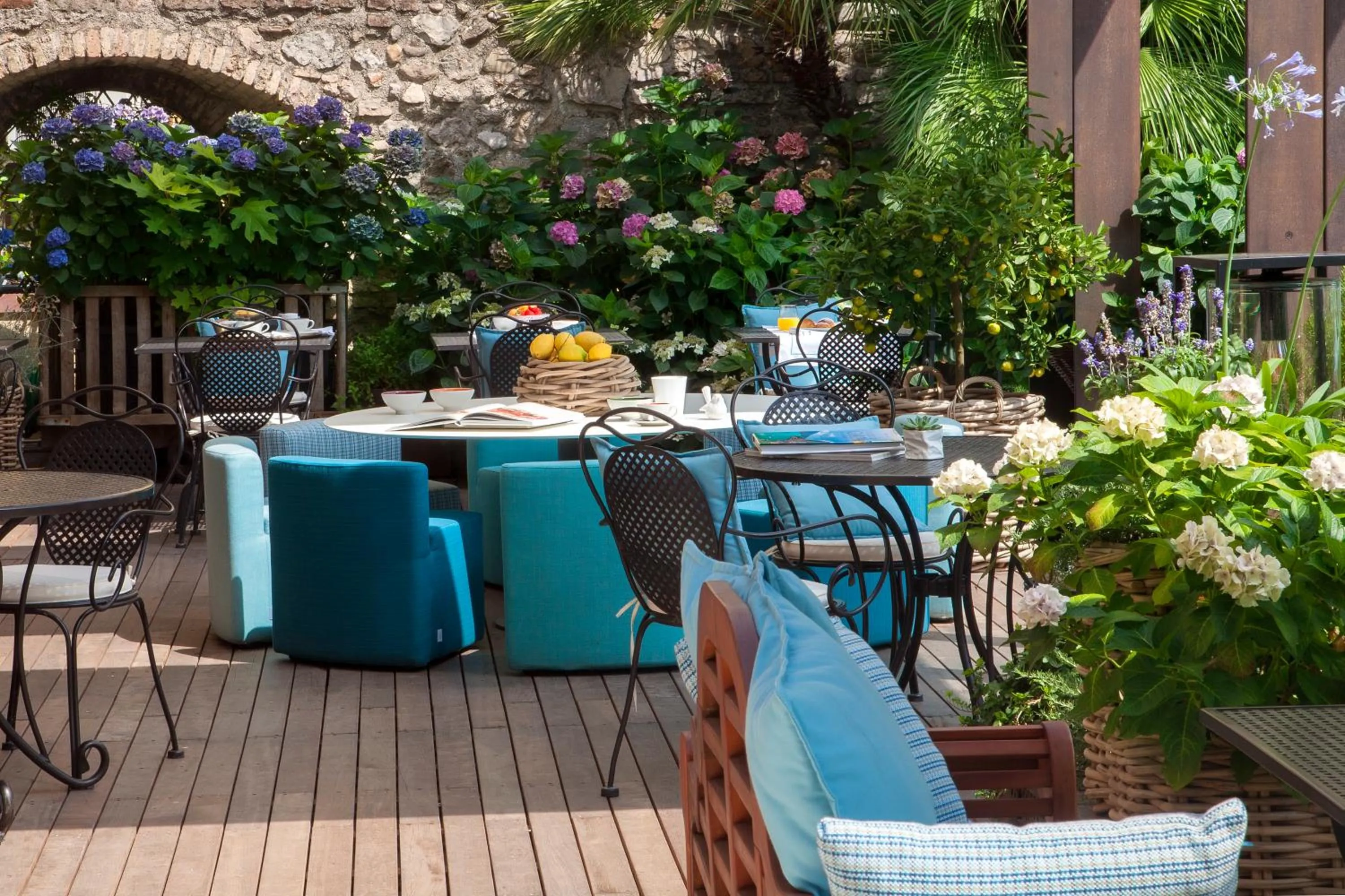 Restaurant/places to eat in Park Hotel