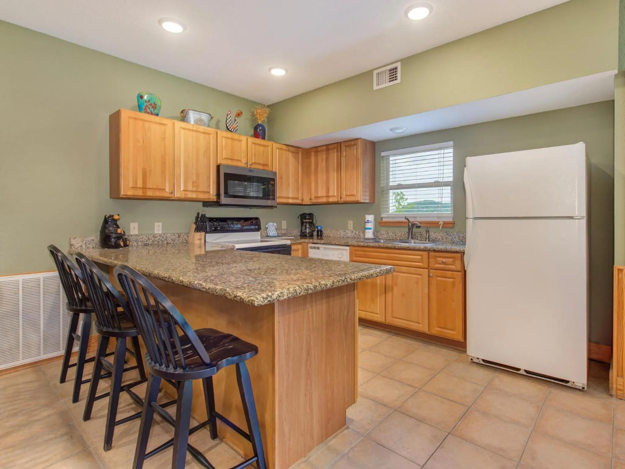 Kitchen or kitchenette in Journeys End 3209