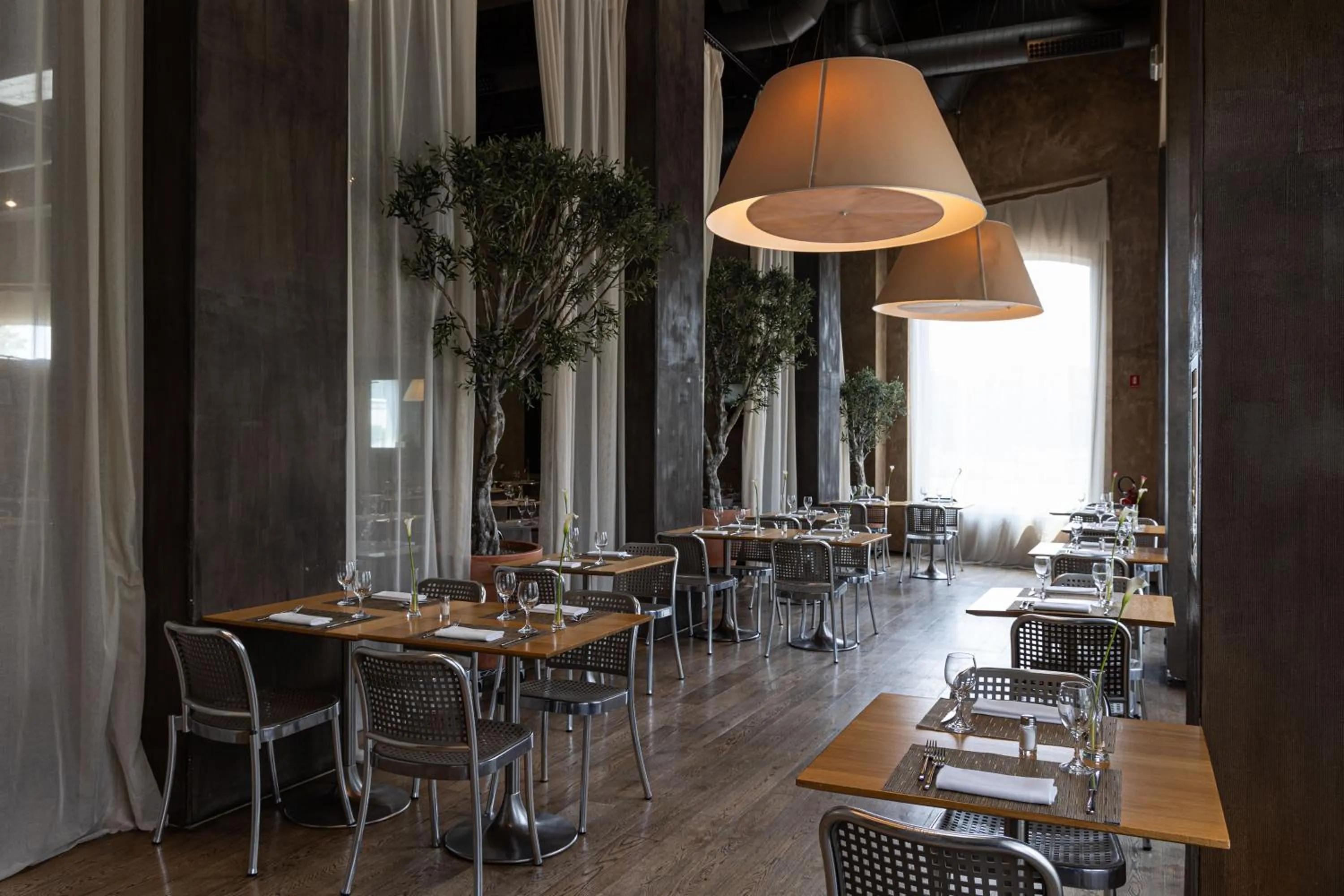 Restaurant/places to eat in Cosmo Hotel Palace