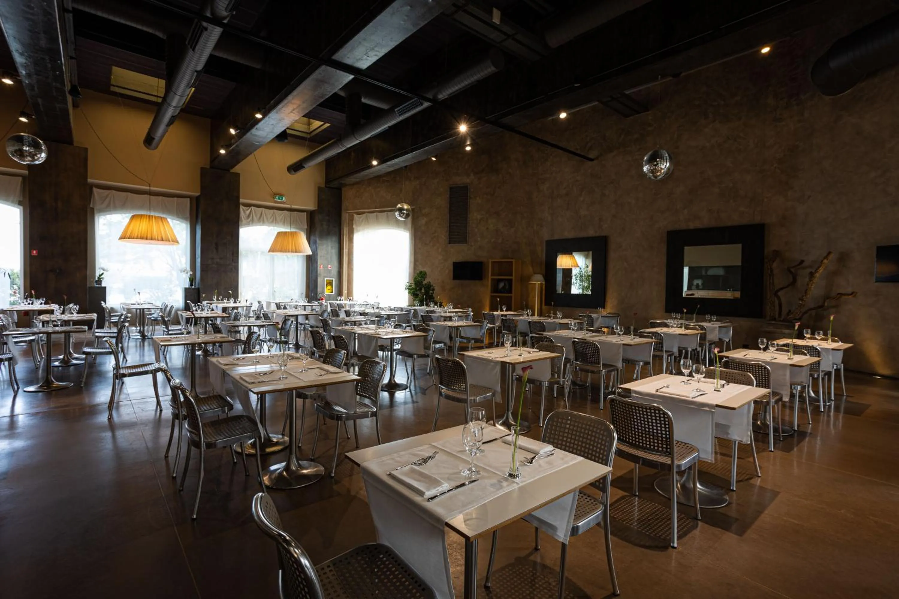 Restaurant/places to eat in Cosmo Hotel Palace