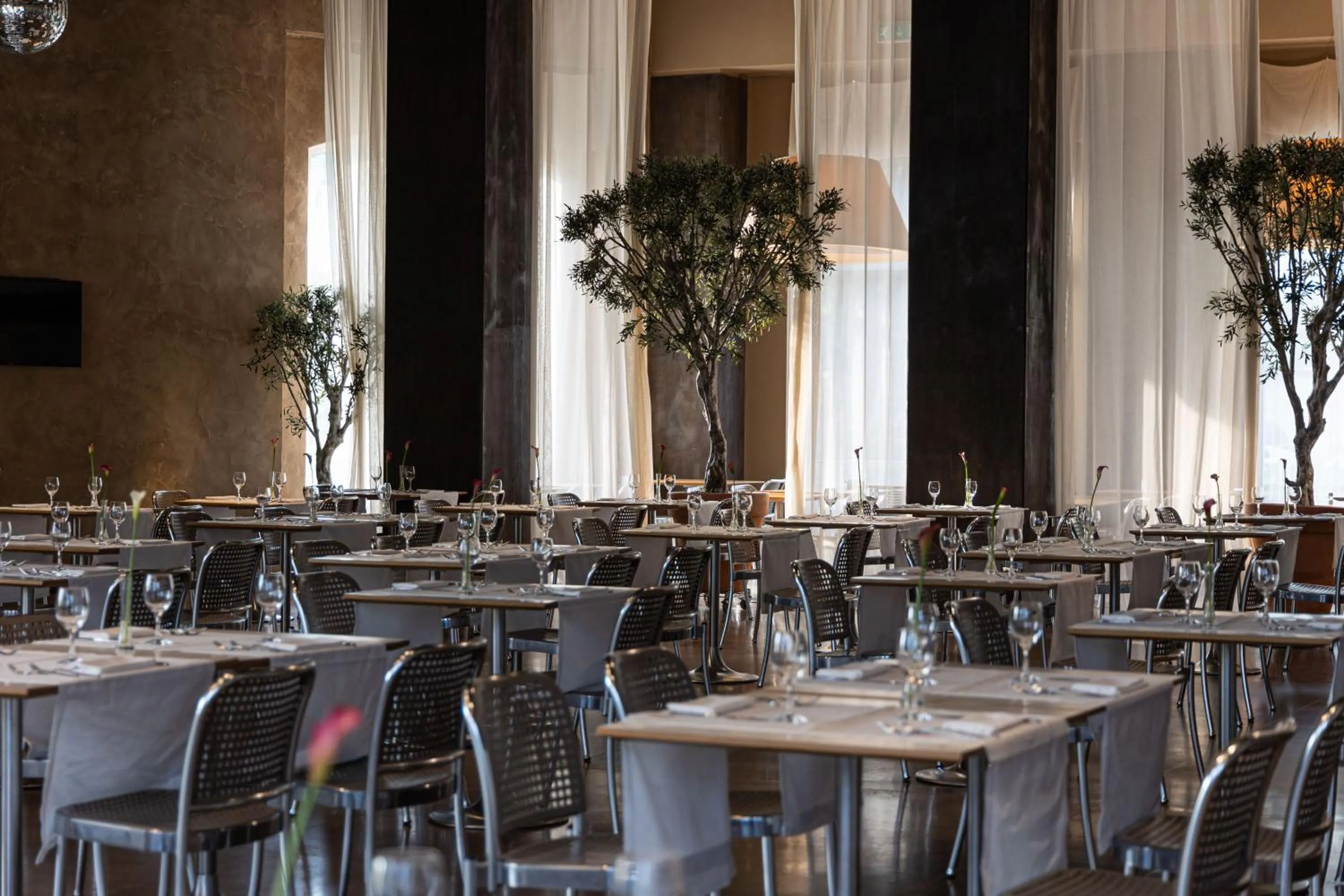 Restaurant/places to eat in Cosmo Hotel Palace