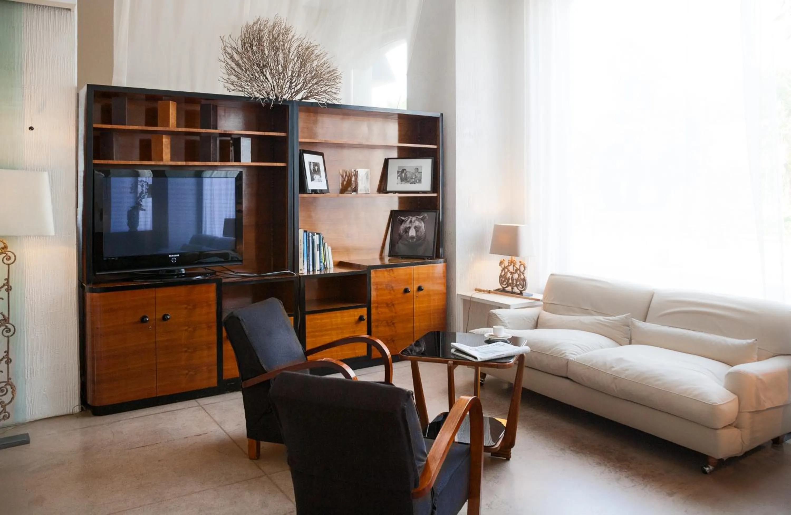 Communal lounge/ TV room in Cosmo Hotel Palace