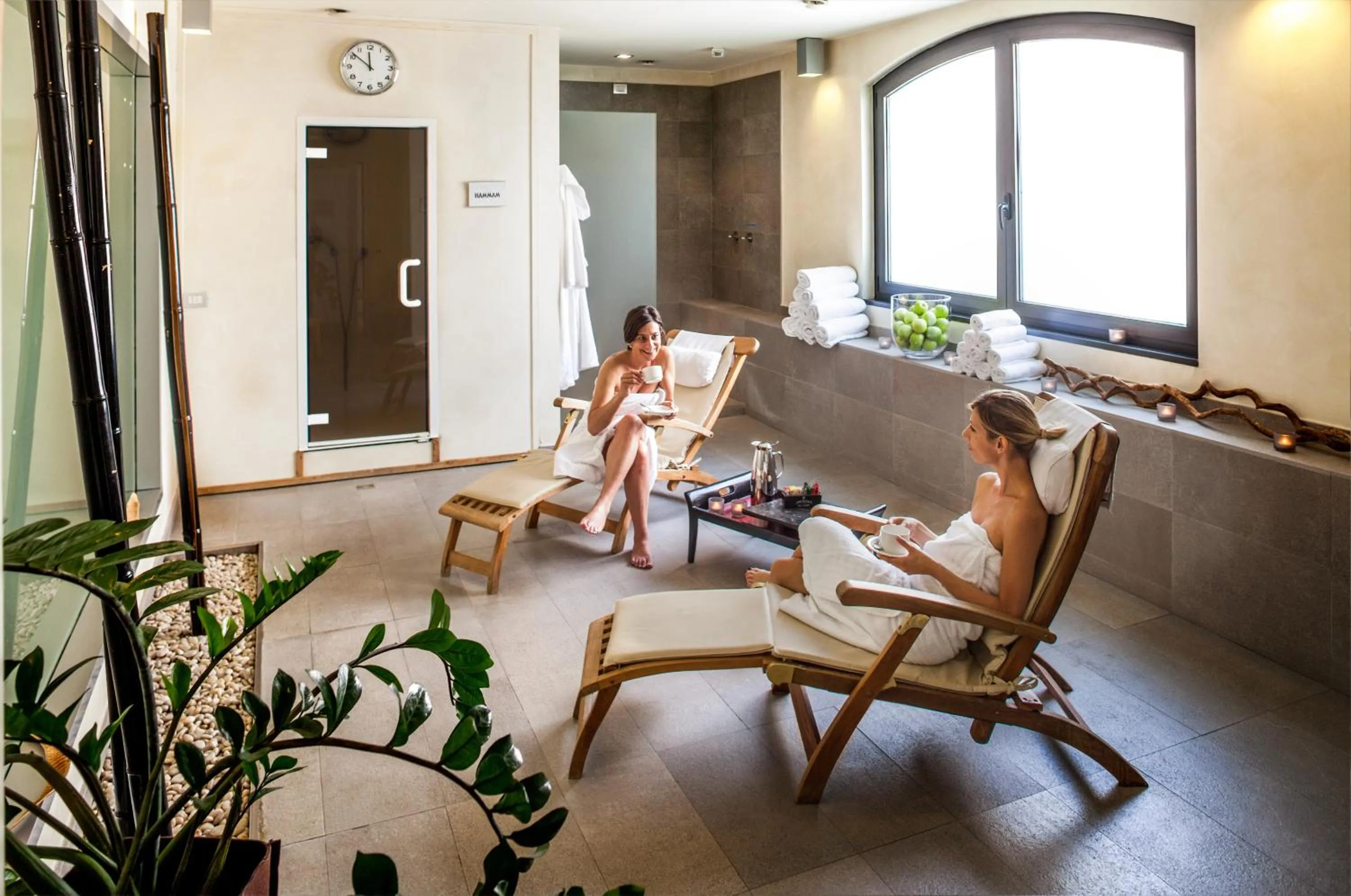 People in Cosmo Hotel Palace