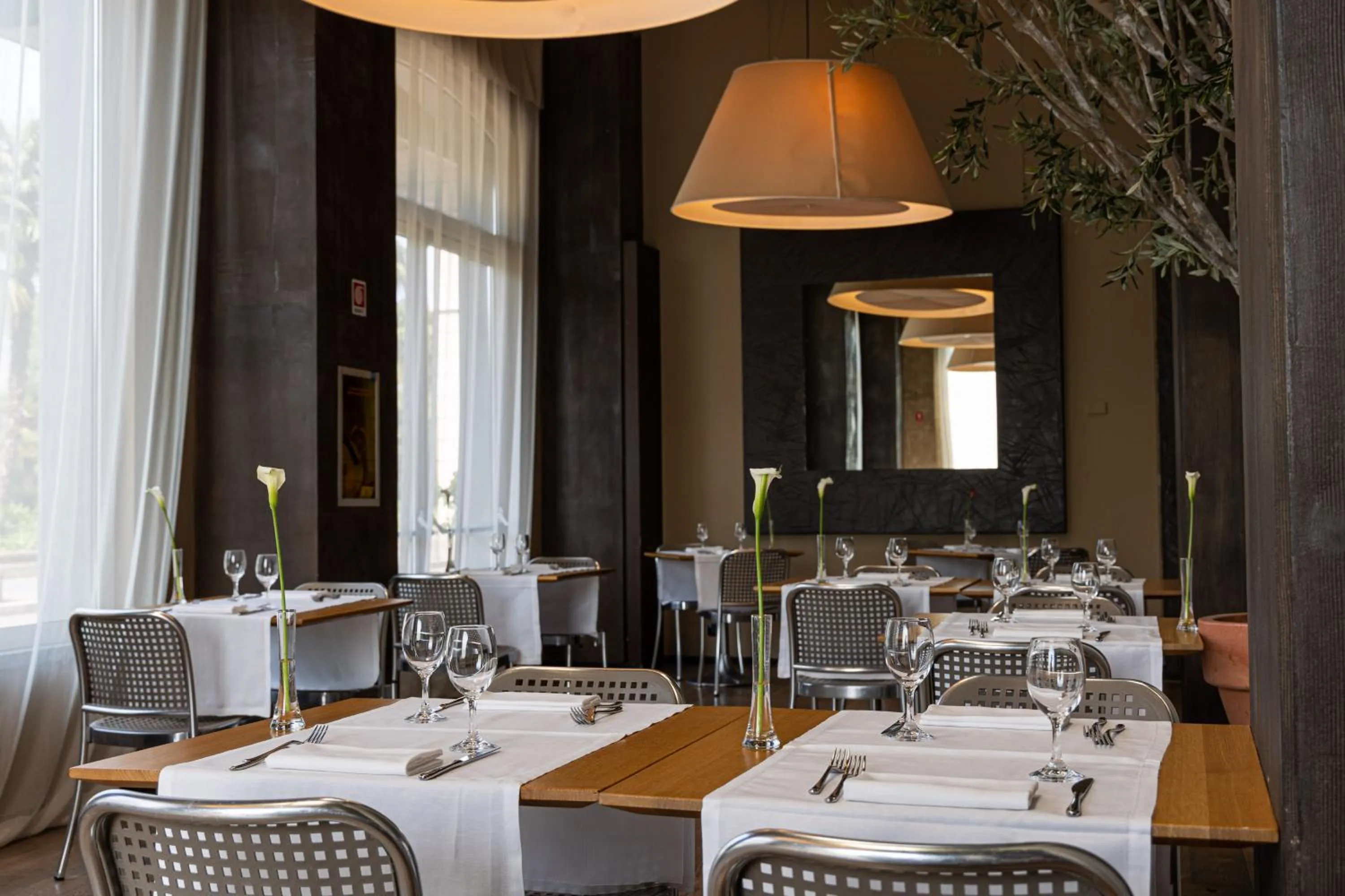 Restaurant/places to eat in Cosmo Hotel Palace