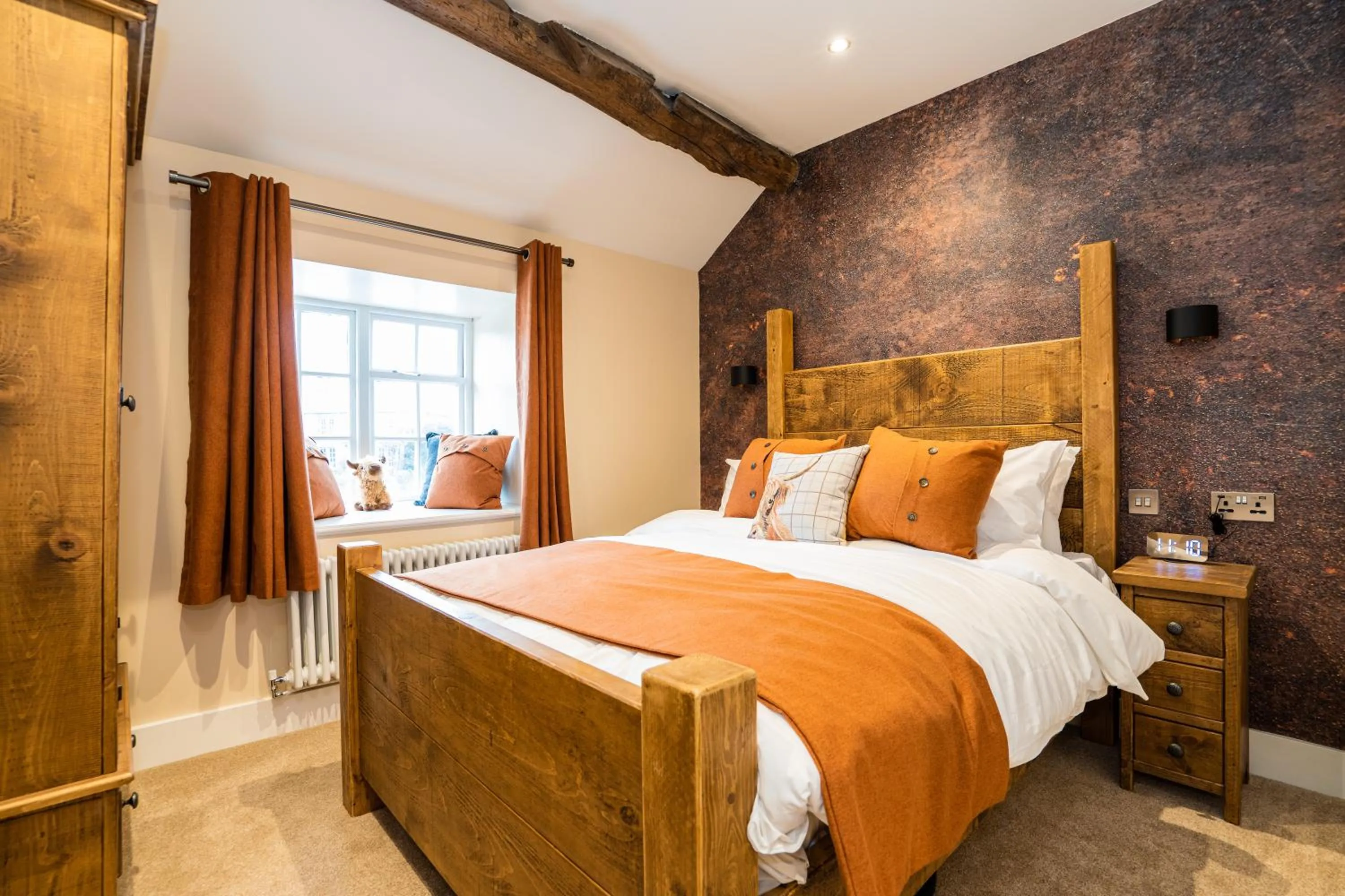 Bedroom, Bed in Bulls Head - Holymoorside