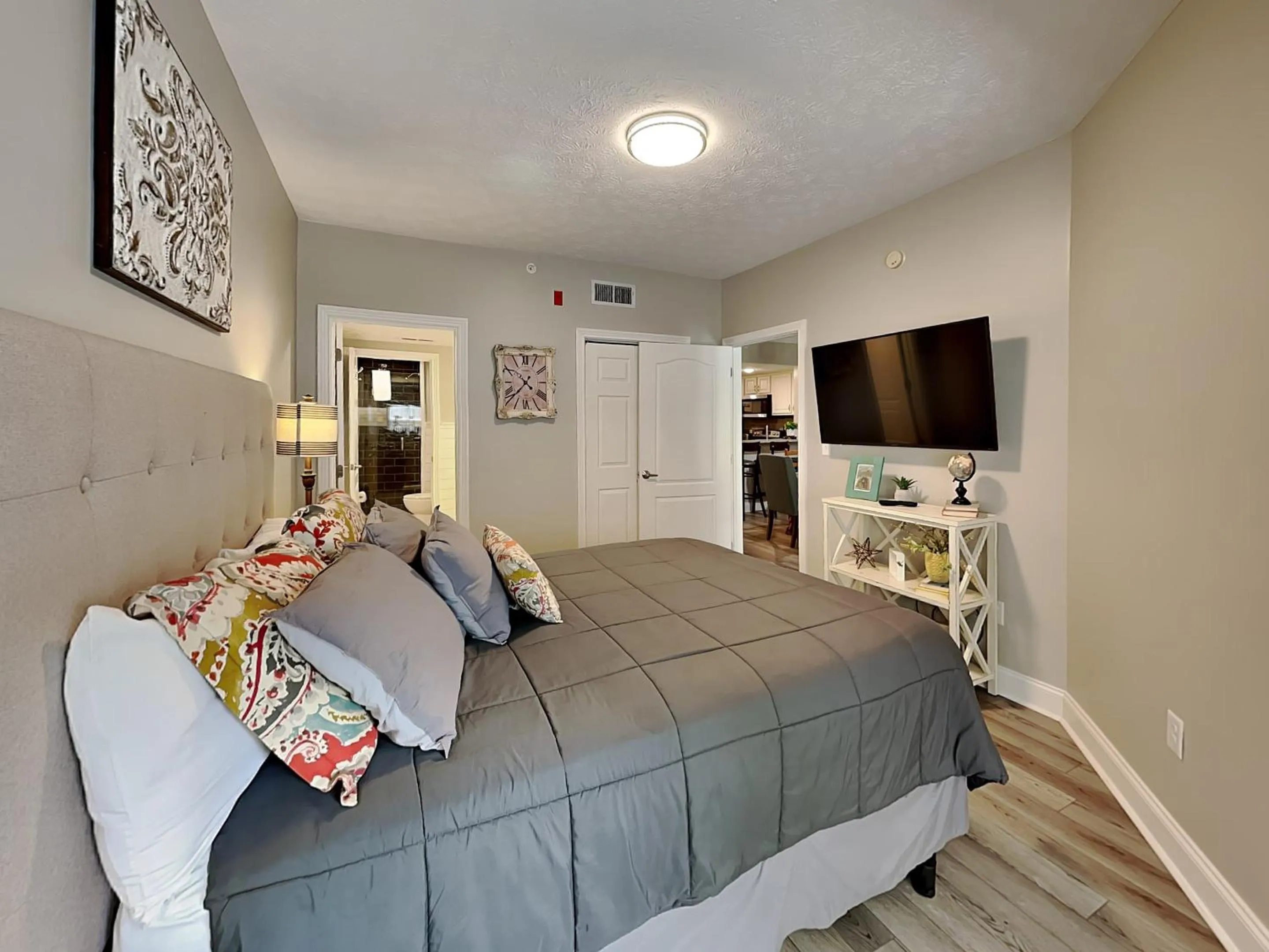 Bed in Lazy Bears Den 2103