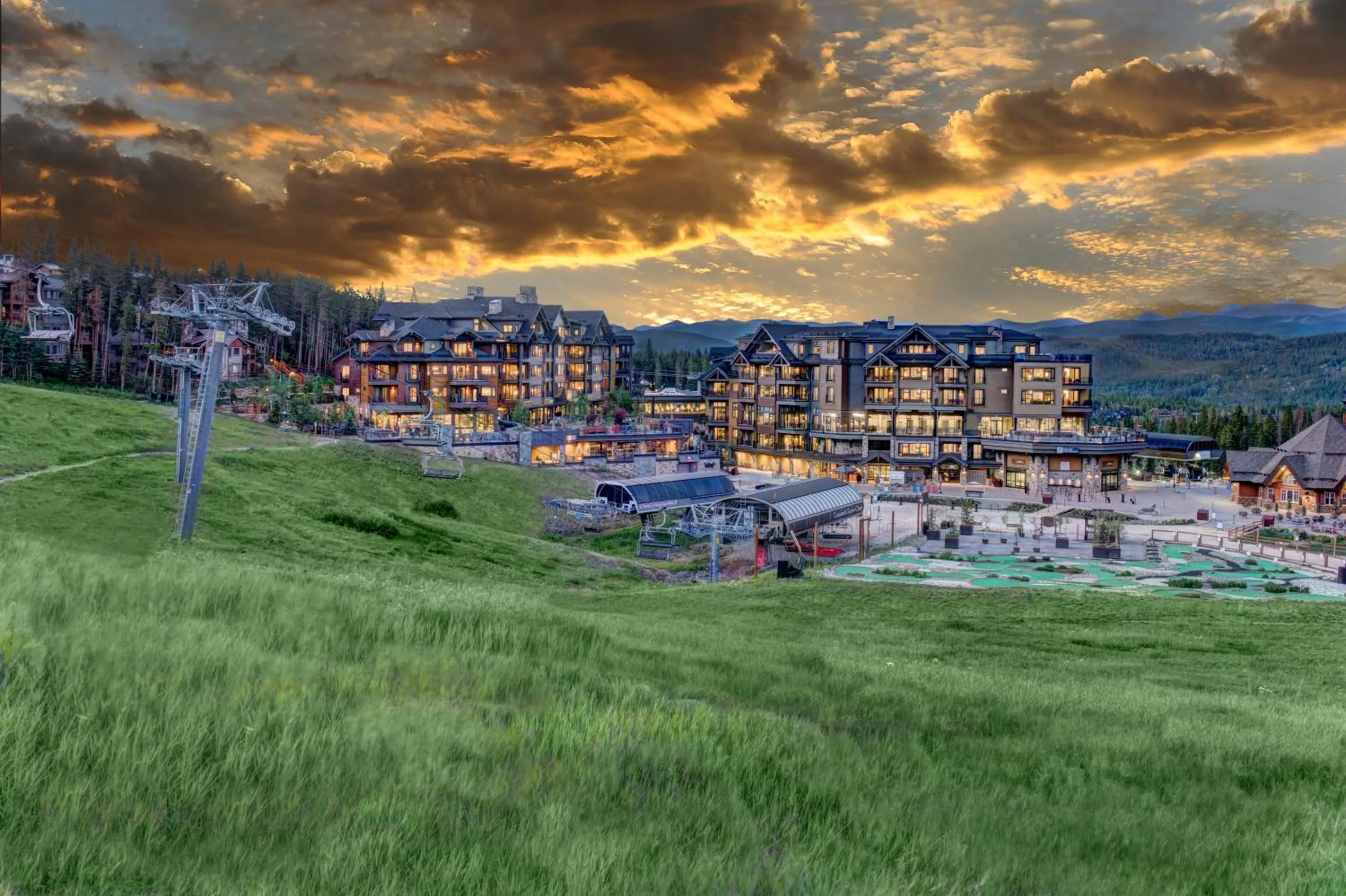 Property building in Grand Colorado on Peak 8