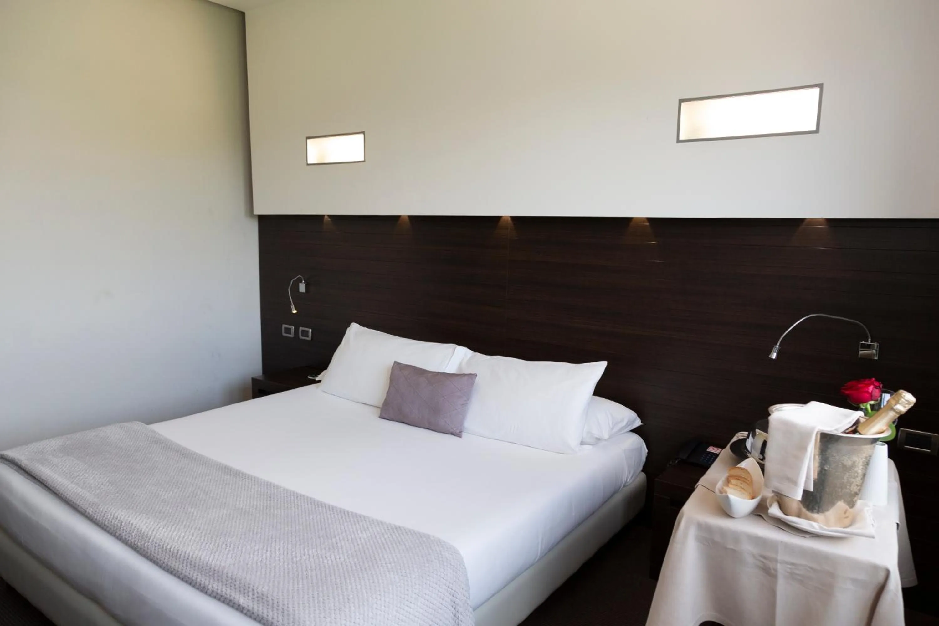 Bedroom, Bed in Hotel Selene Pomezia