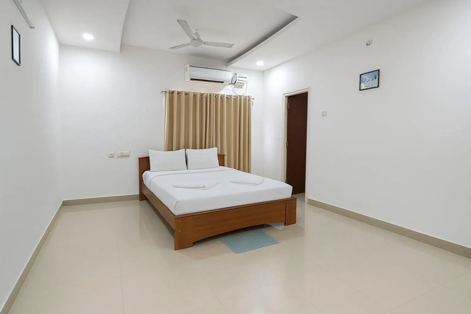 Photo of the whole room, Bed in White Fern Stays Serviced Apartments - Gachibowli