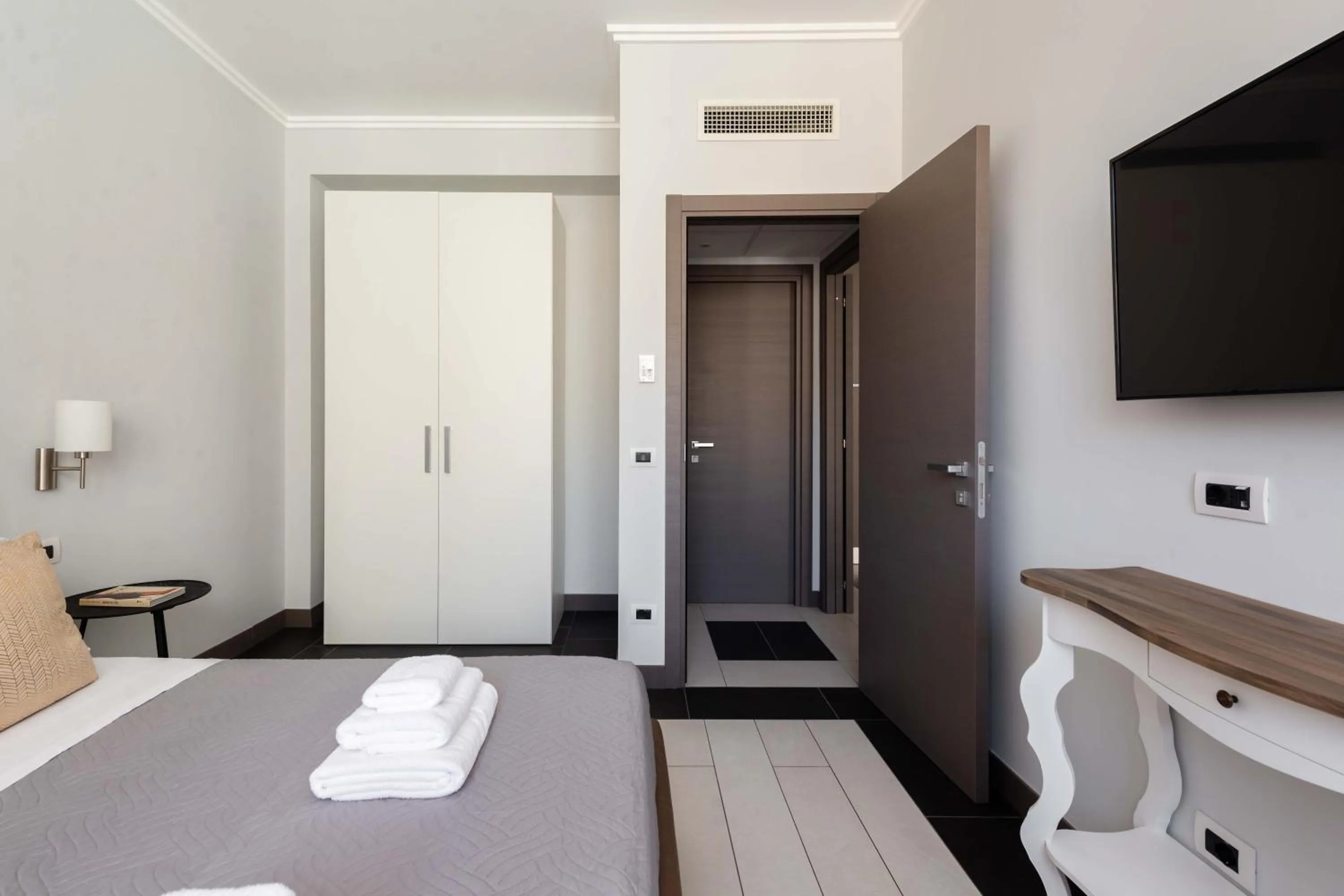 Photo of the whole room, Bed in SuityRHome Campo de' Fiori