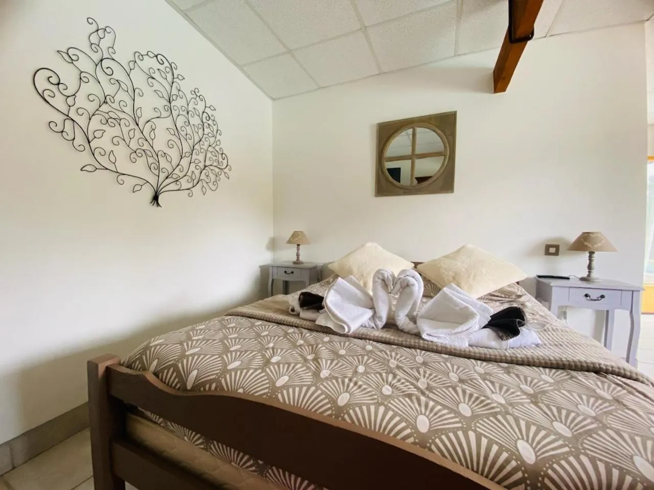 Bed in Auberge du Relais d'Auniac - Hôtel Bar Restaurant Piscine