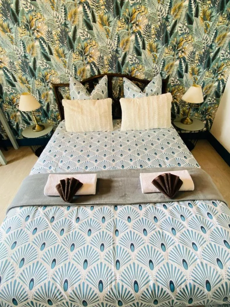 Bed in Auberge du Relais d'Auniac - Hôtel Bar Restaurant Piscine