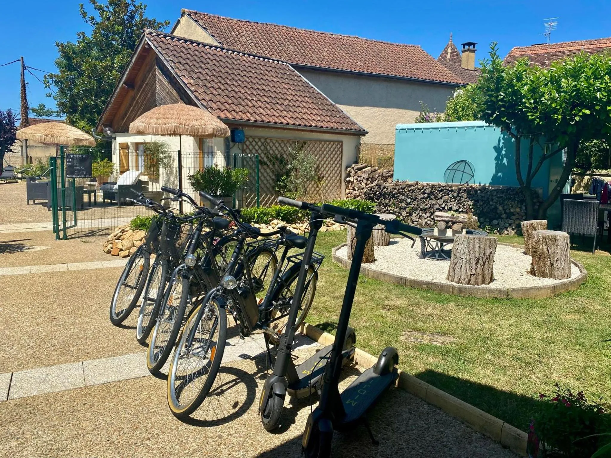 Auberge du Relais d'Auniac - Hôtel Bar Restaurant Piscine