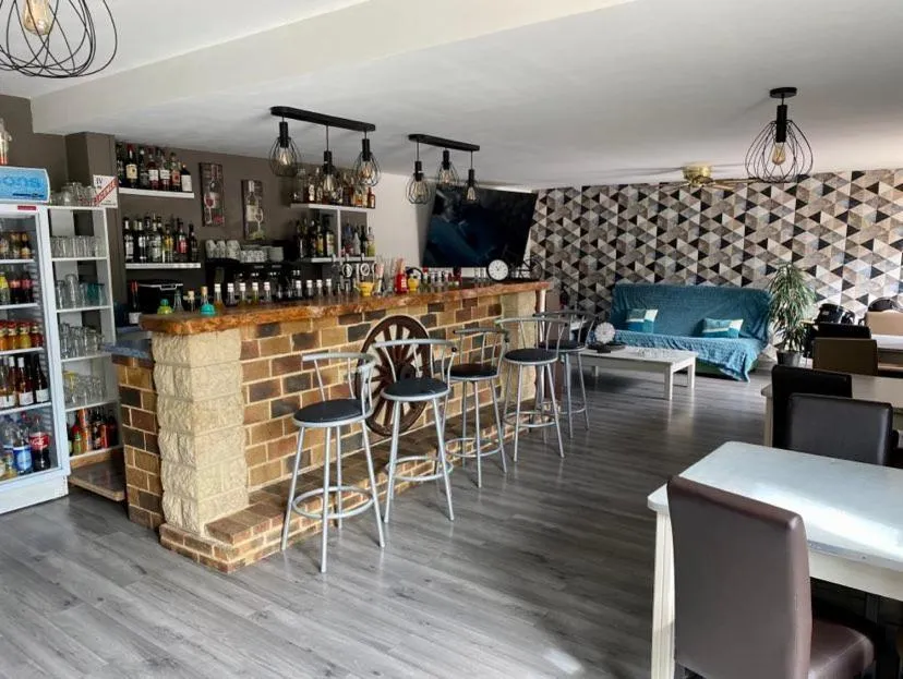 Auberge du Relais d'Auniac - Hôtel Bar Restaurant Piscine