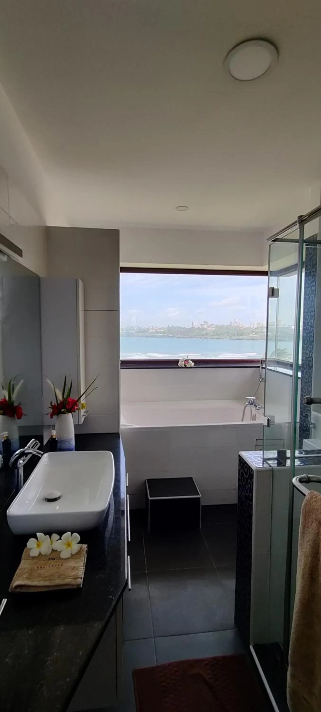 Bathroom, Bed in English Point Residence Beach Apartments Mombasa