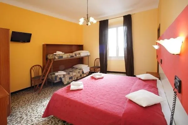 bunk bed, Bed in Hotel Le Tre Stazioni