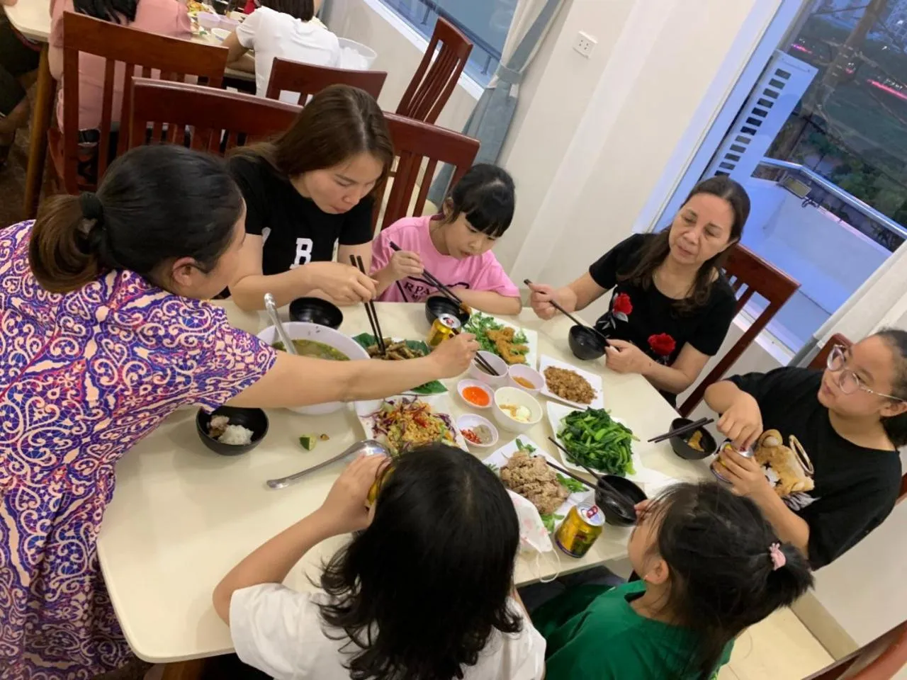 Restaurant/places to eat in SONG HONG VIEW HOTEL