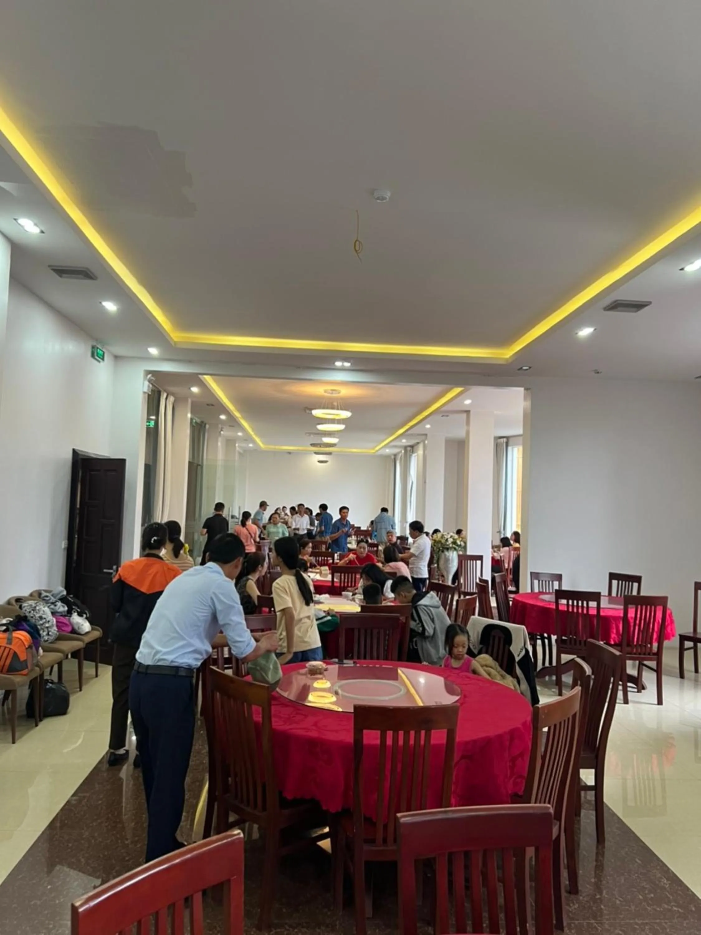 Restaurant/places to eat in SONG HONG VIEW HOTEL