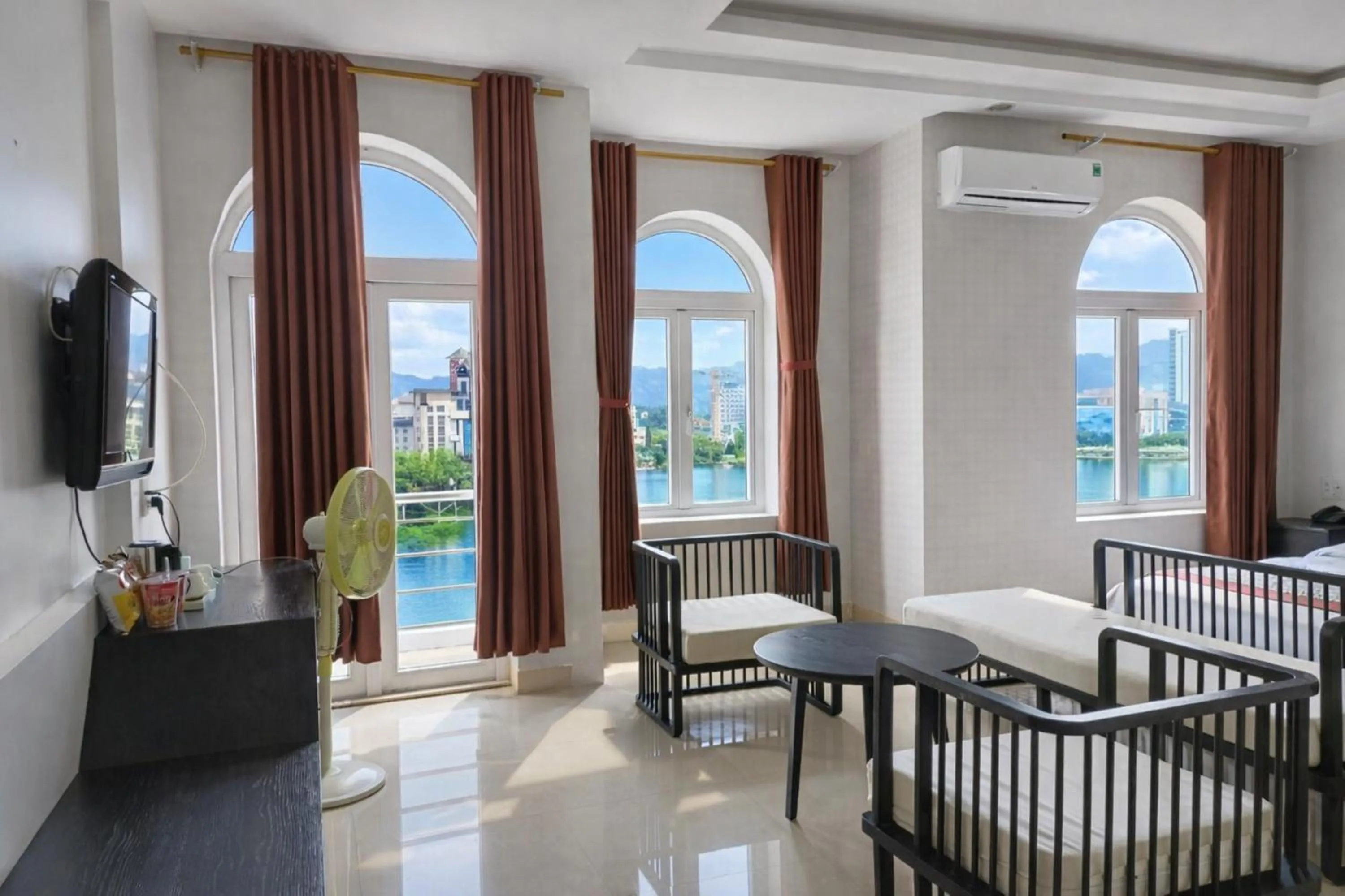 Living room in SONG HONG VIEW HOTEL