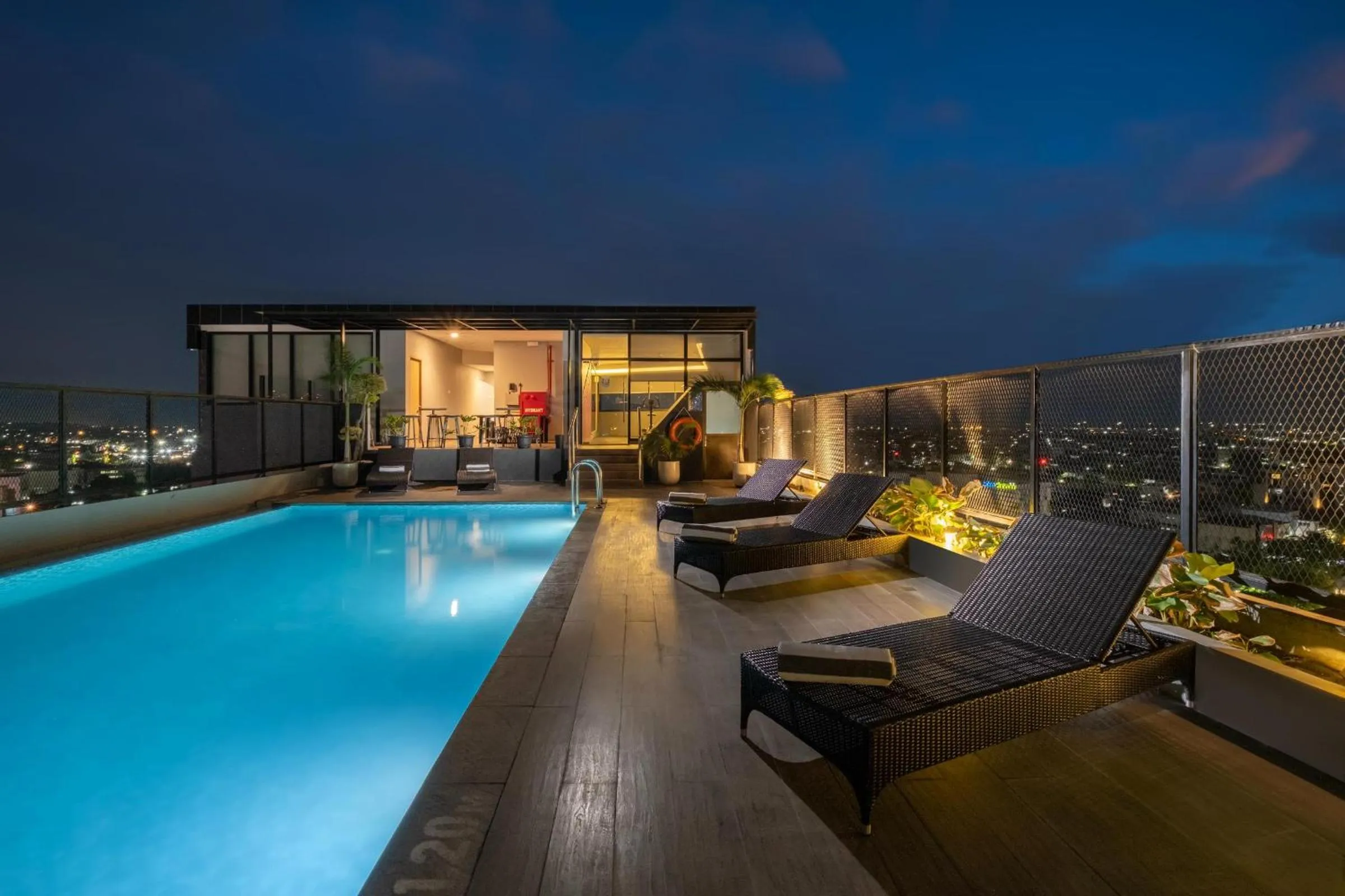 Swimming pool in Quest Prime Pemuda - Semarang