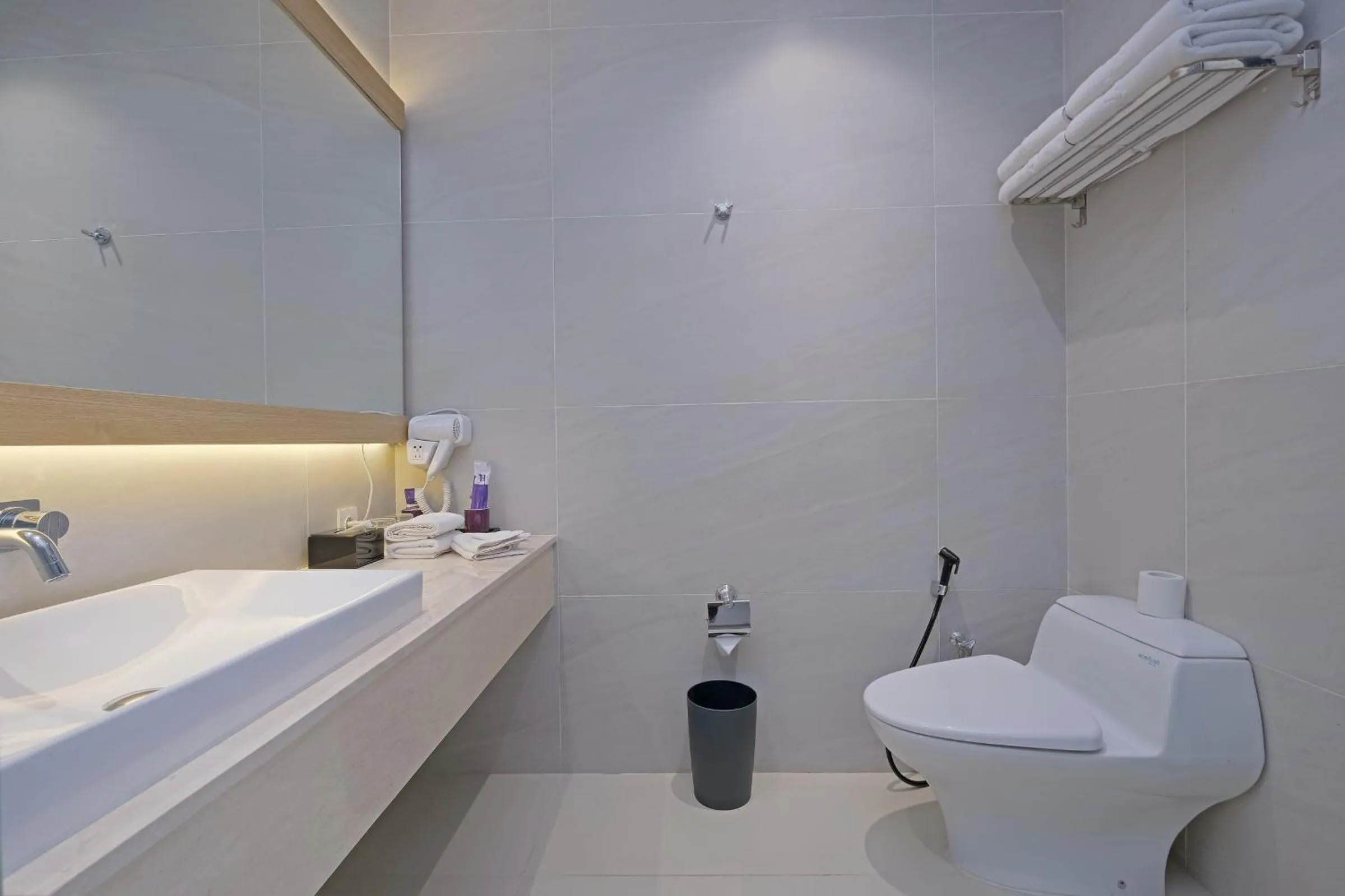 Bathroom in Quest Prime Pemuda - Semarang