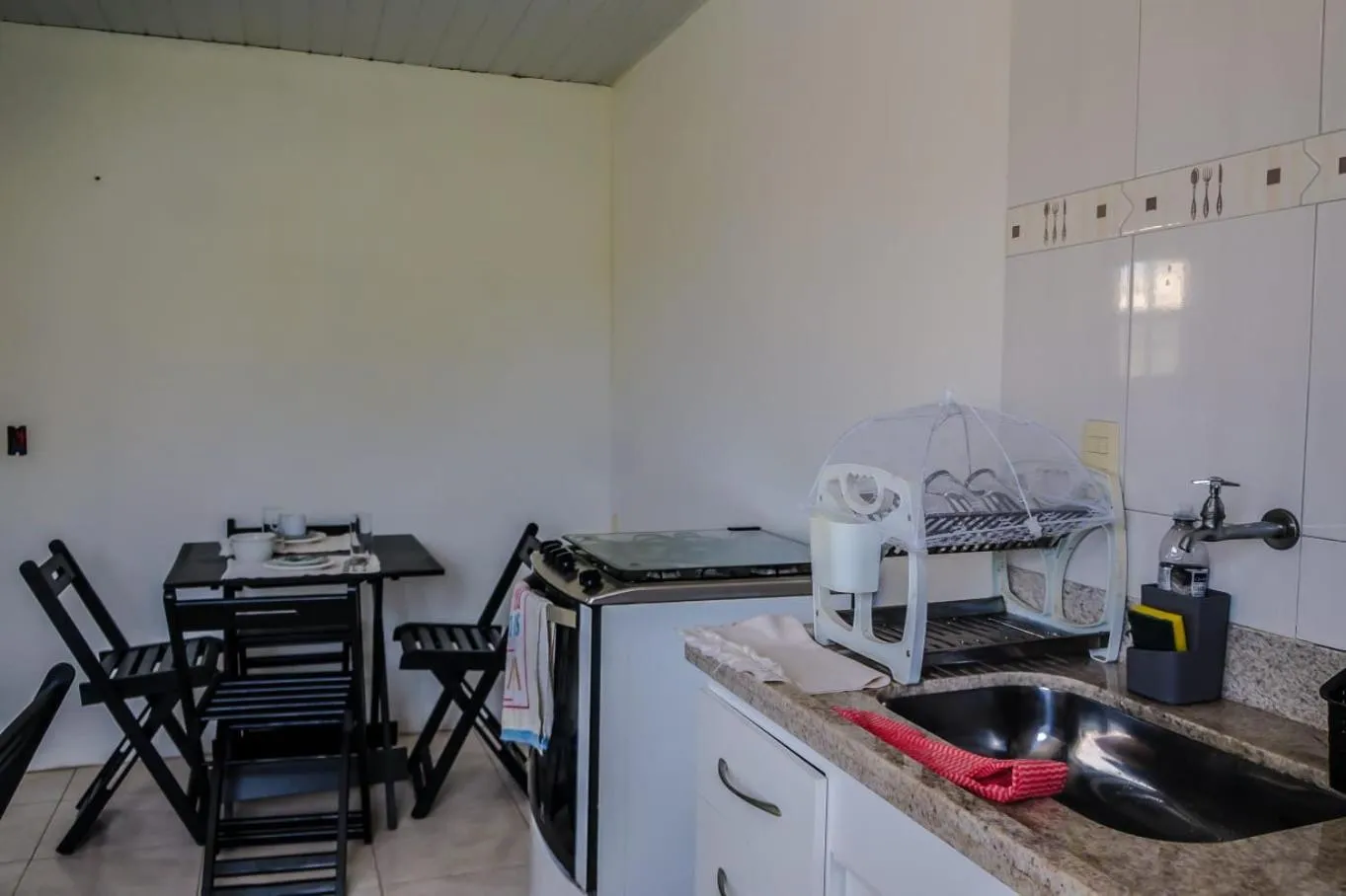 Communal kitchen in Portela´s Guest House