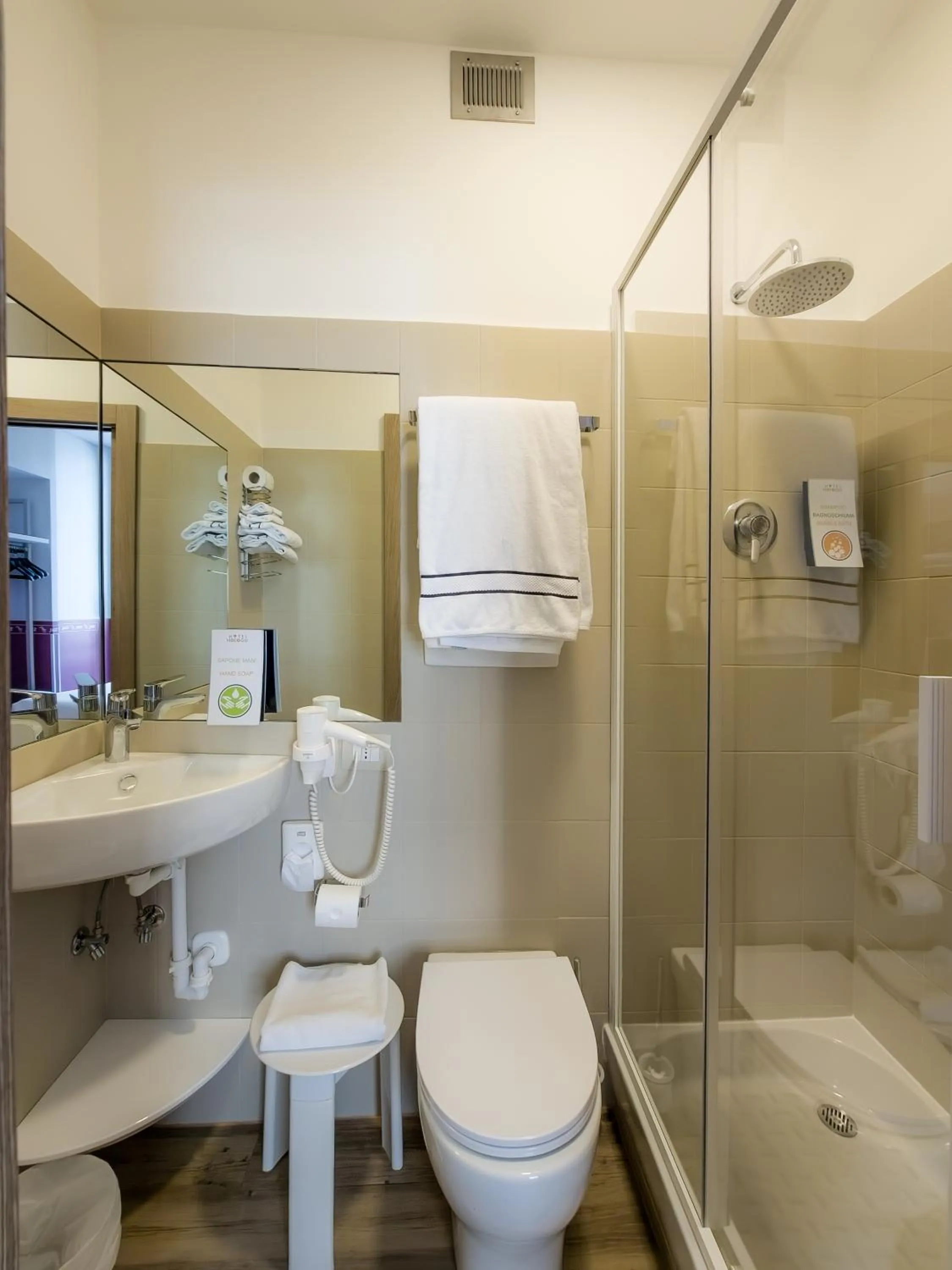 Bathroom in Hotel Nologo