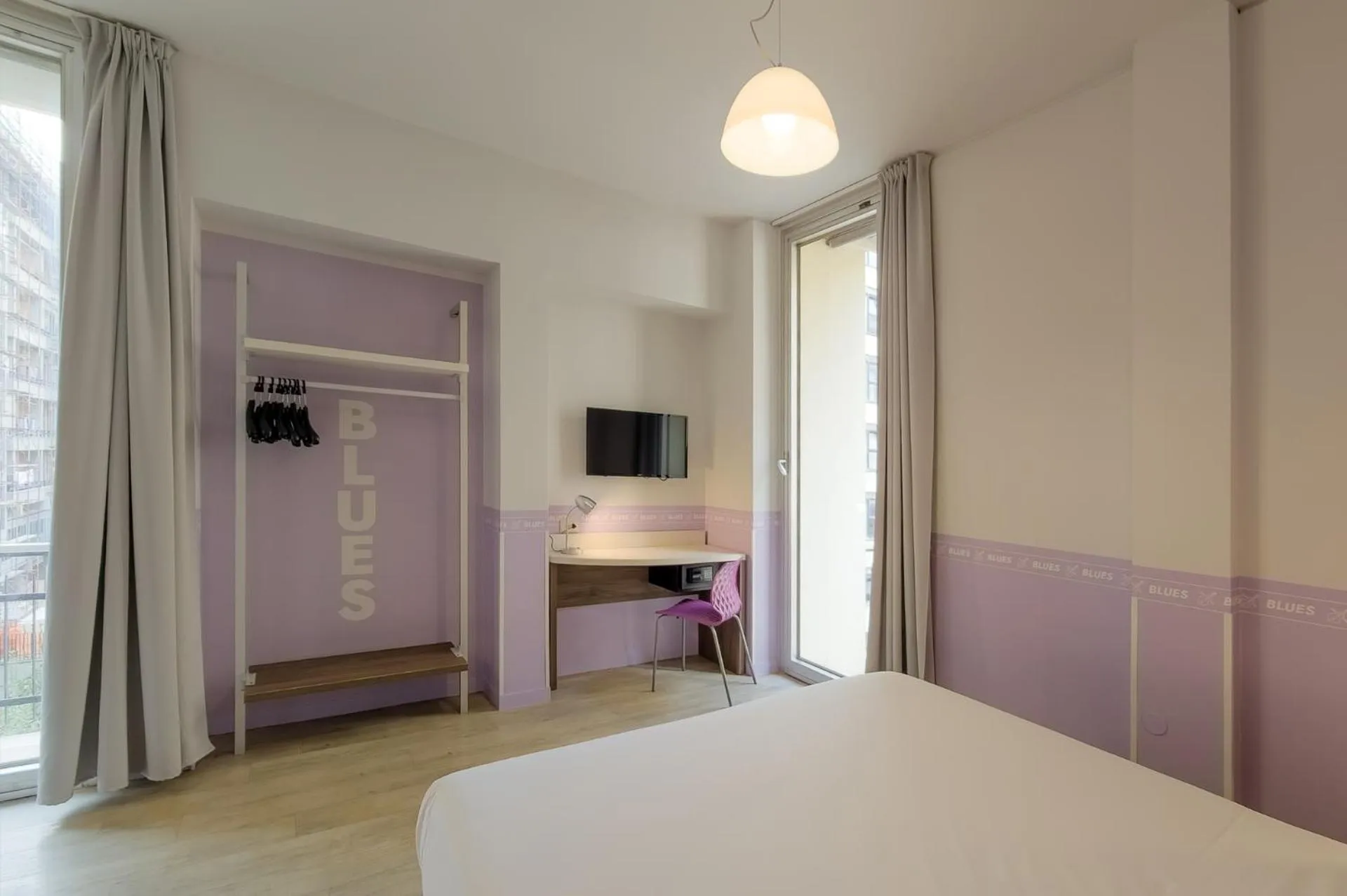 TV and multimedia, Bed in Hotel Nologo