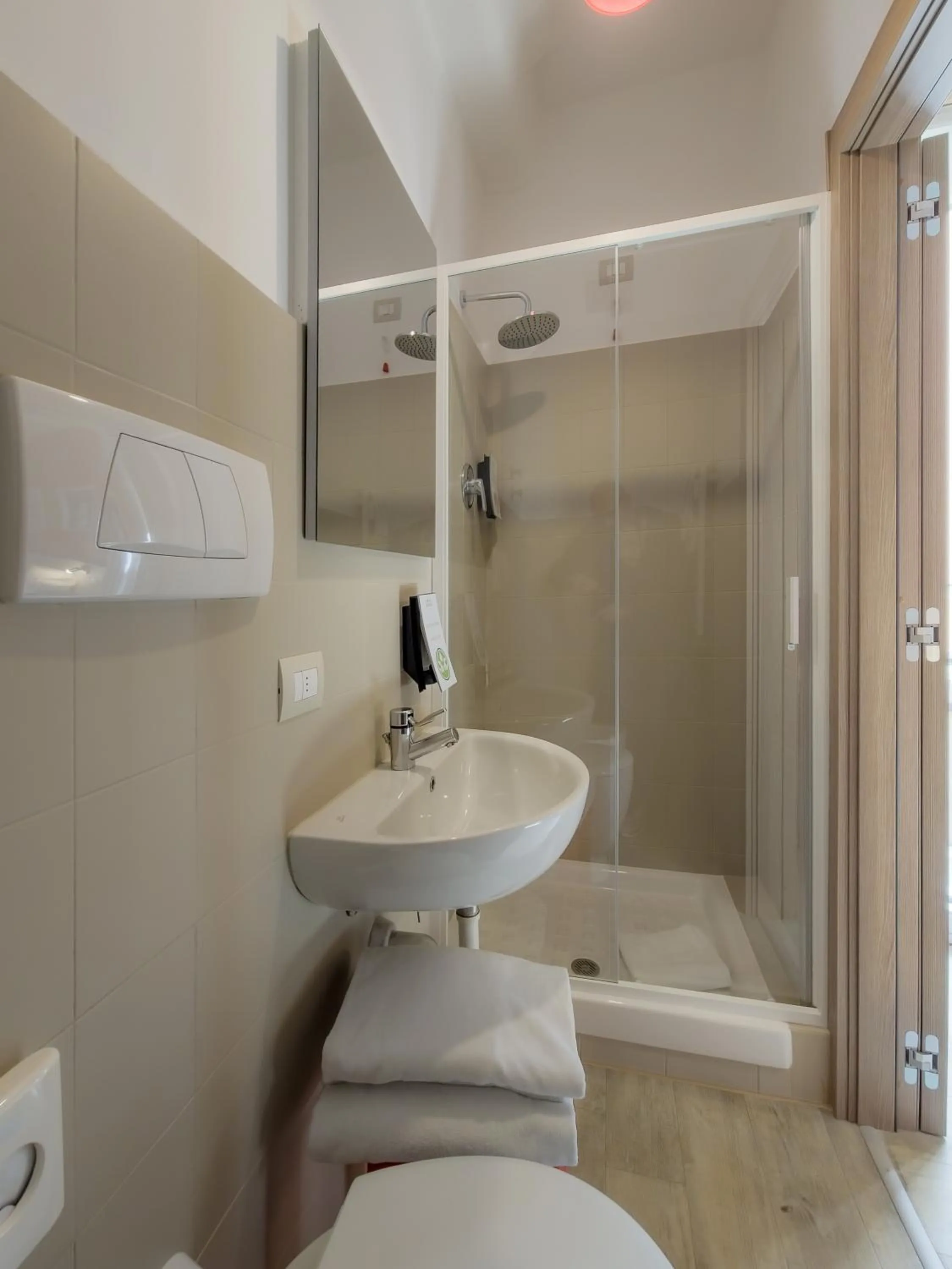 Shower in Hotel Nologo