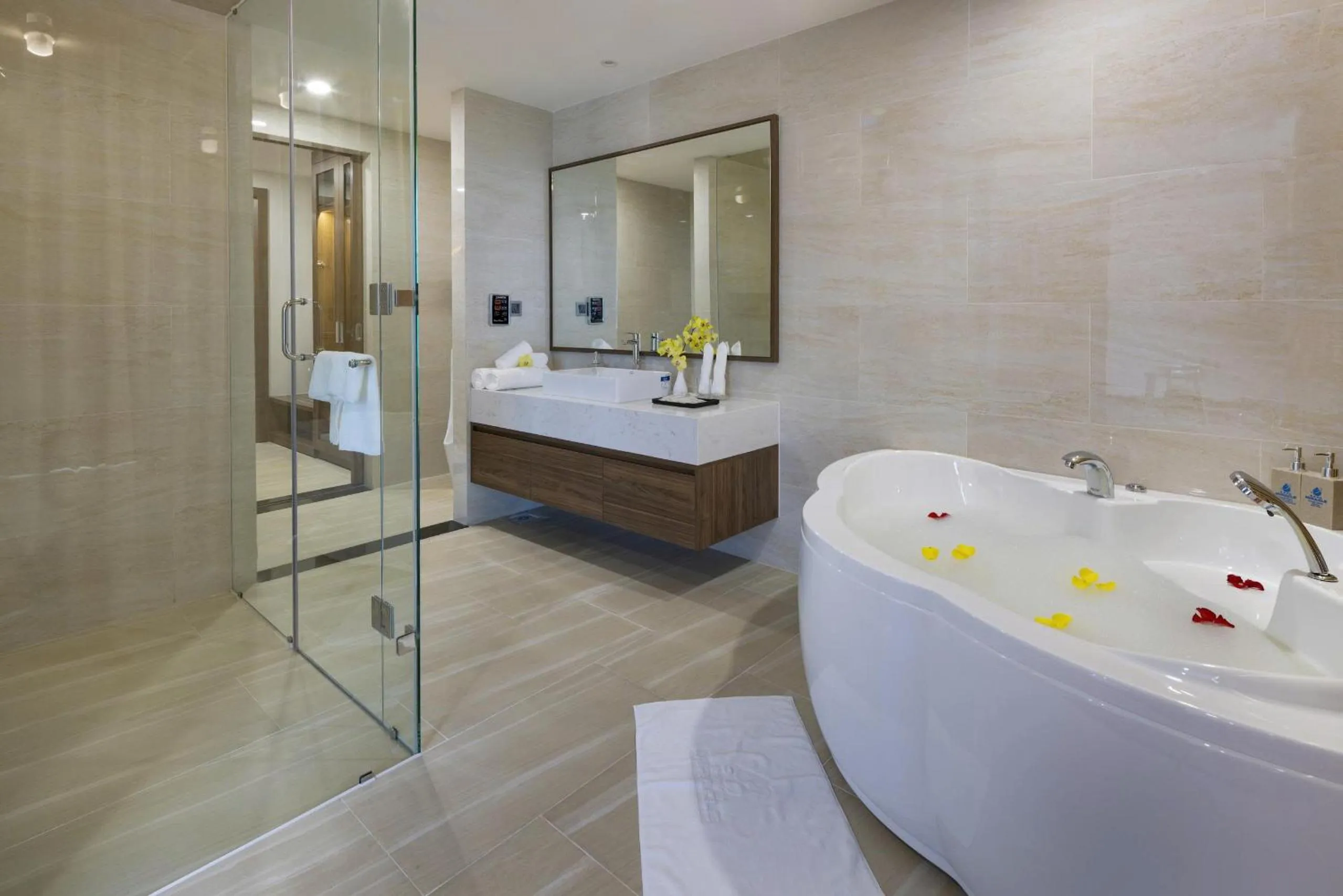 Shower, Bed in Miracle Luxury Nha Trang