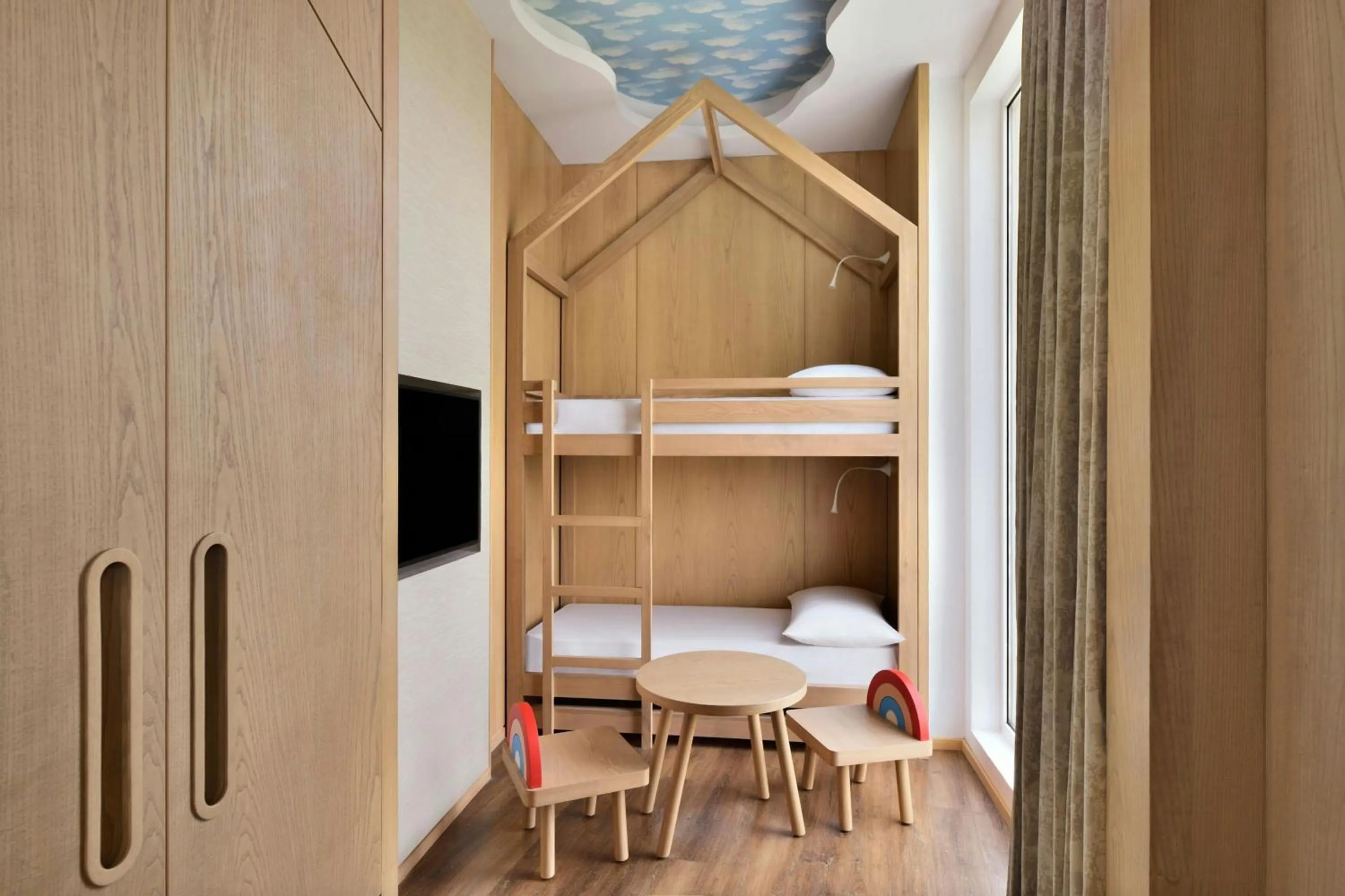 Photo of the whole room, Bed in Courtyard by Marriott Aravali Resort