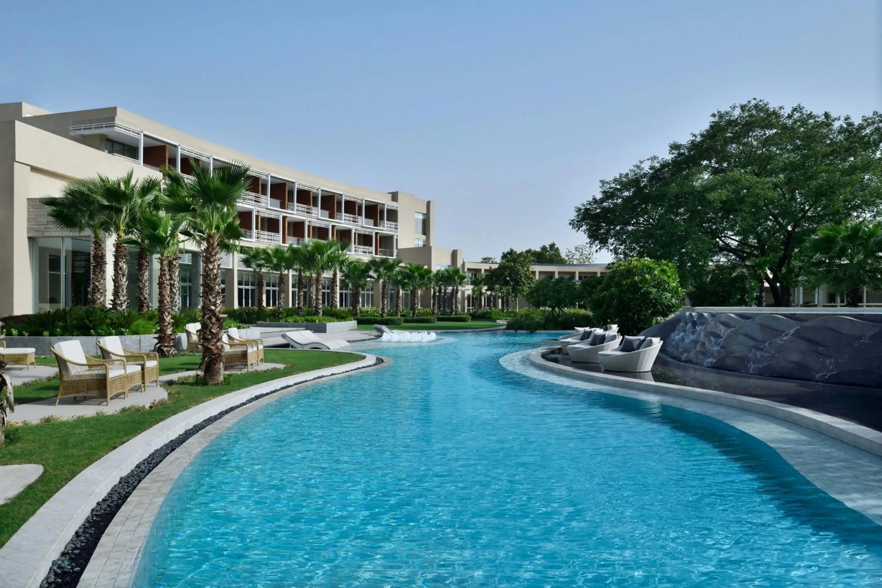 Swimming pool in Courtyard by Marriott Aravali Resort