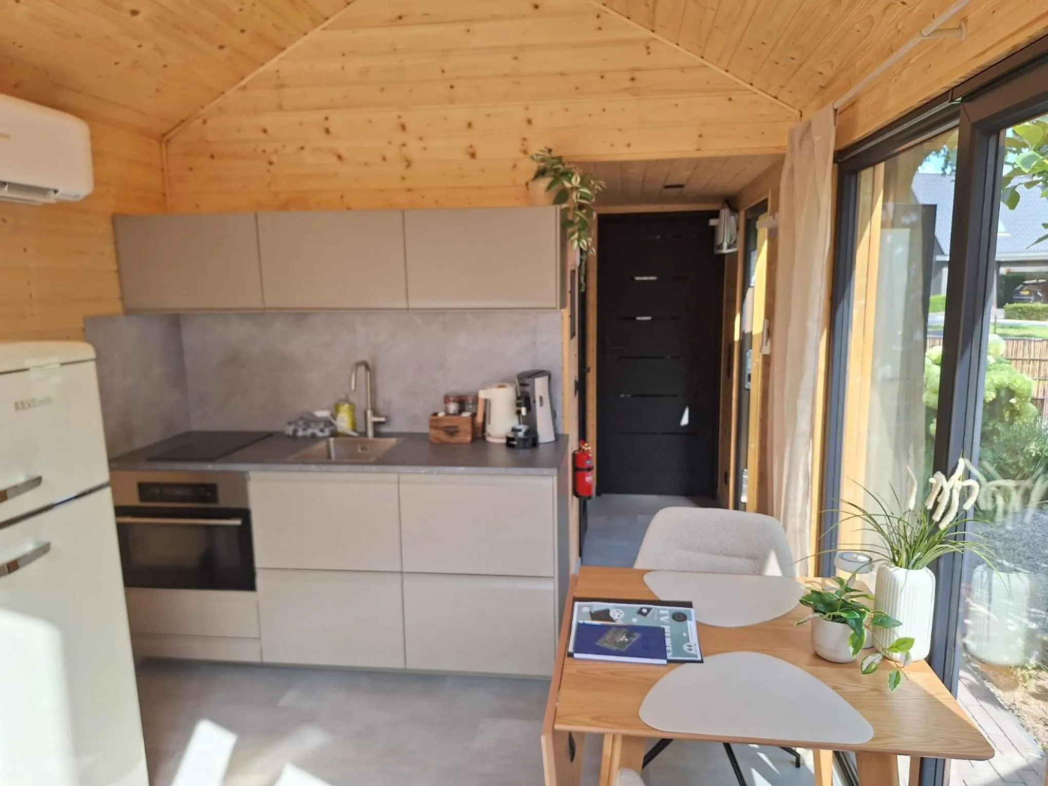 Kitchen or kitchenette in B&B Vierlingsbeek, Appartement en tuin-chalets