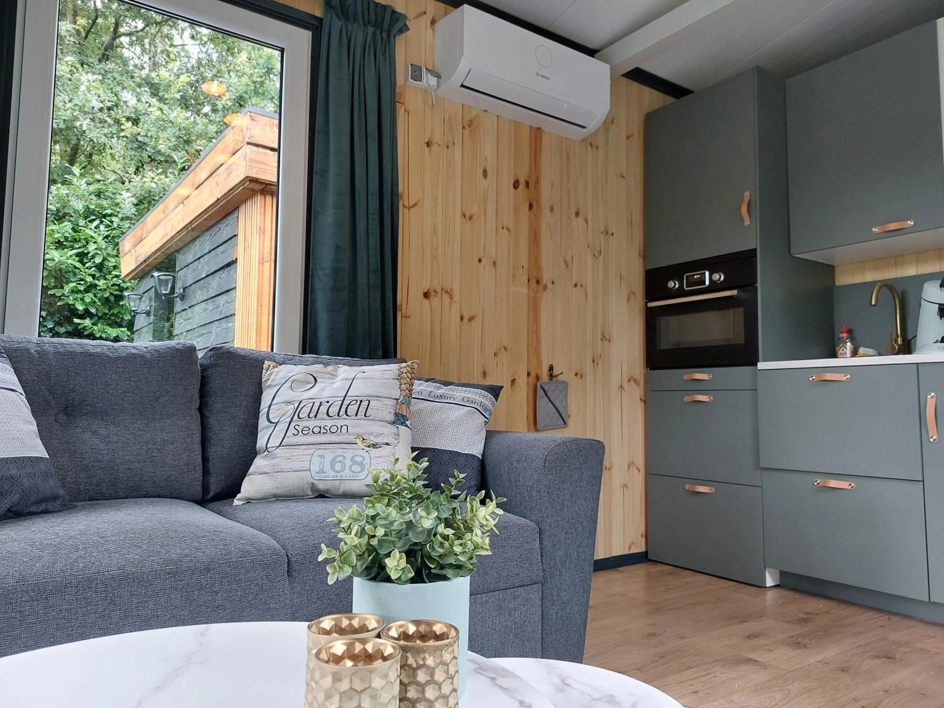 kitchen in B&B Vierlingsbeek, Appartement en tuin-chalets