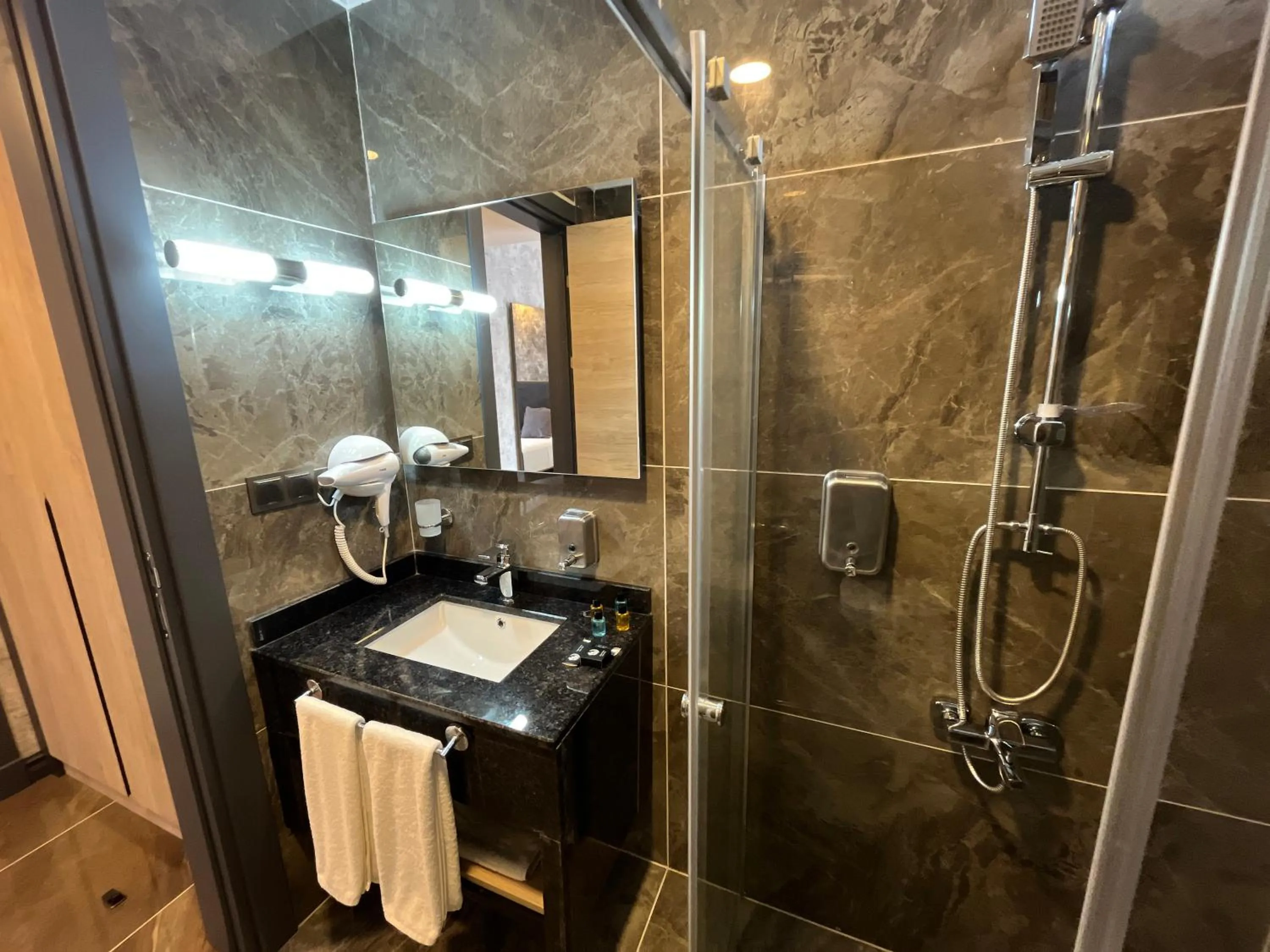 Bathroom in Avni Bey Otel