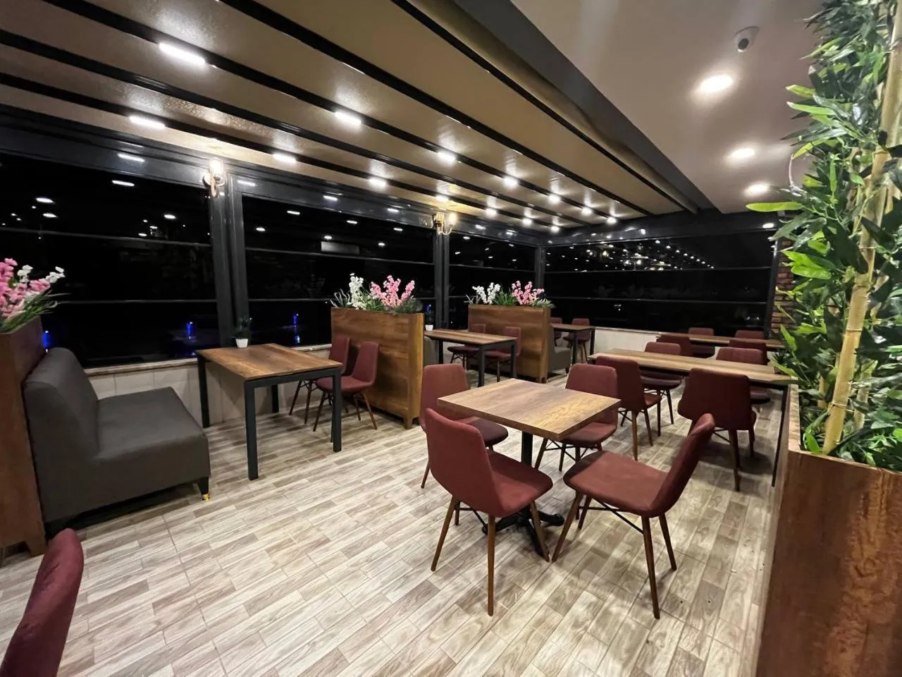 Restaurant/places to eat in Avni Bey Otel