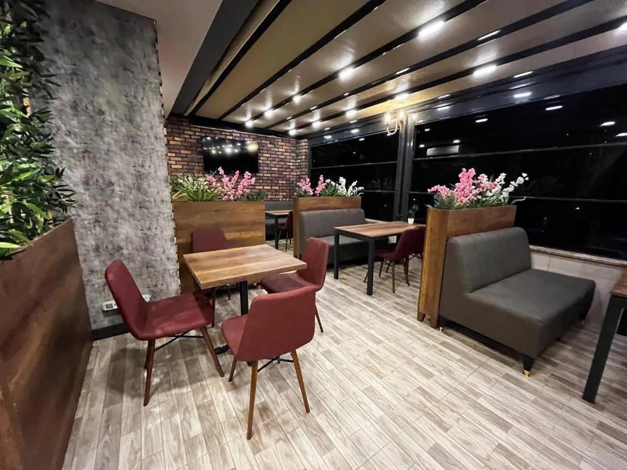 Restaurant/places to eat in Avni Bey Otel