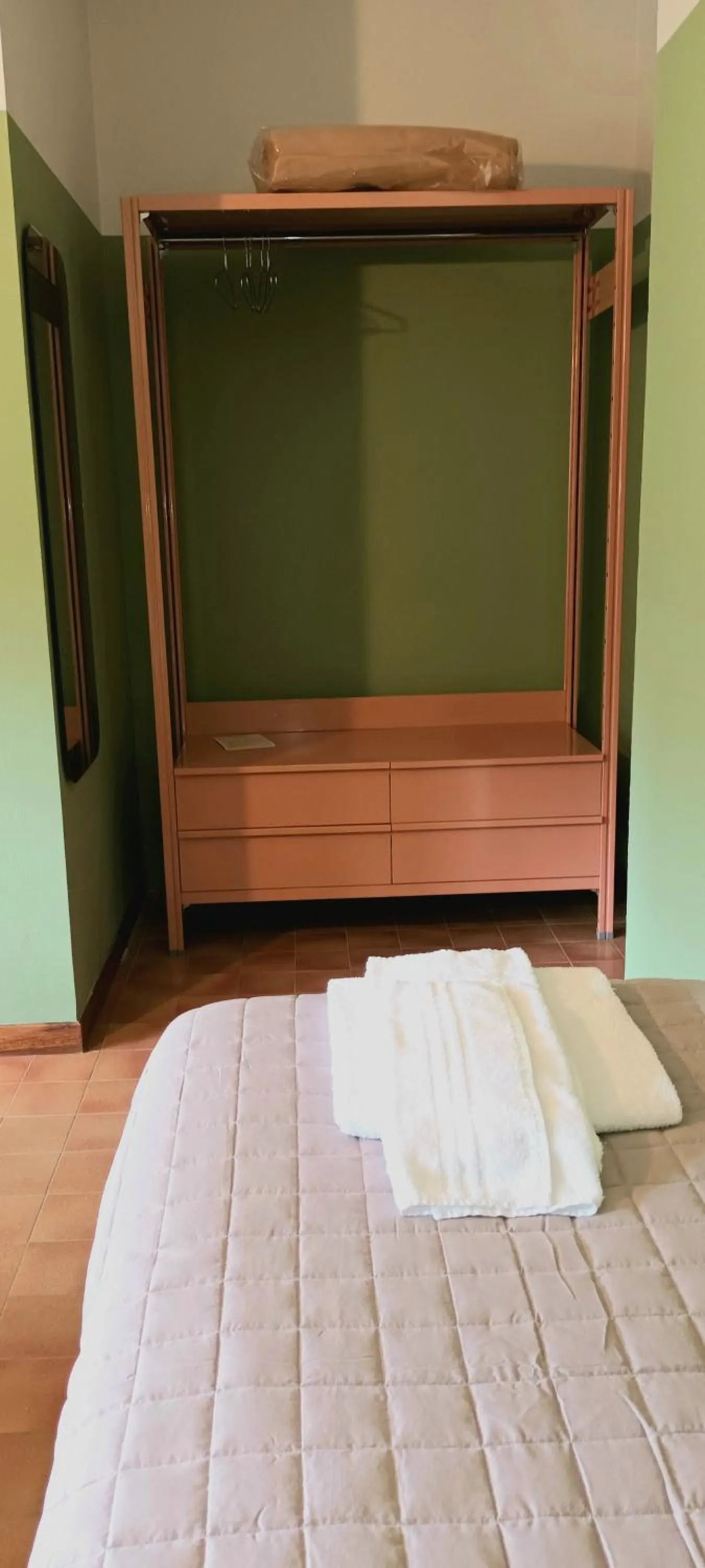 wardrobe, Bed in Hotel Millepini