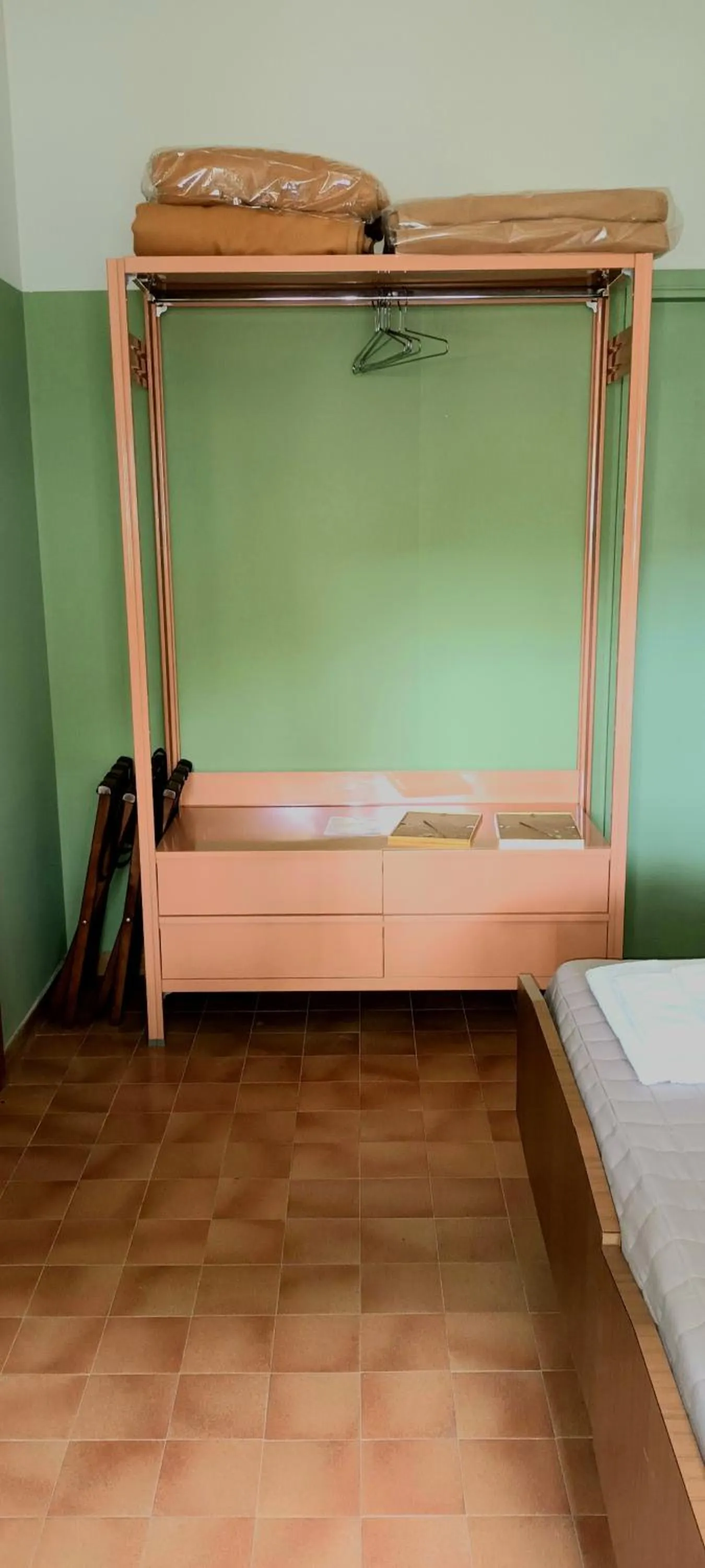 wardrobe, Bed in Hotel Millepini