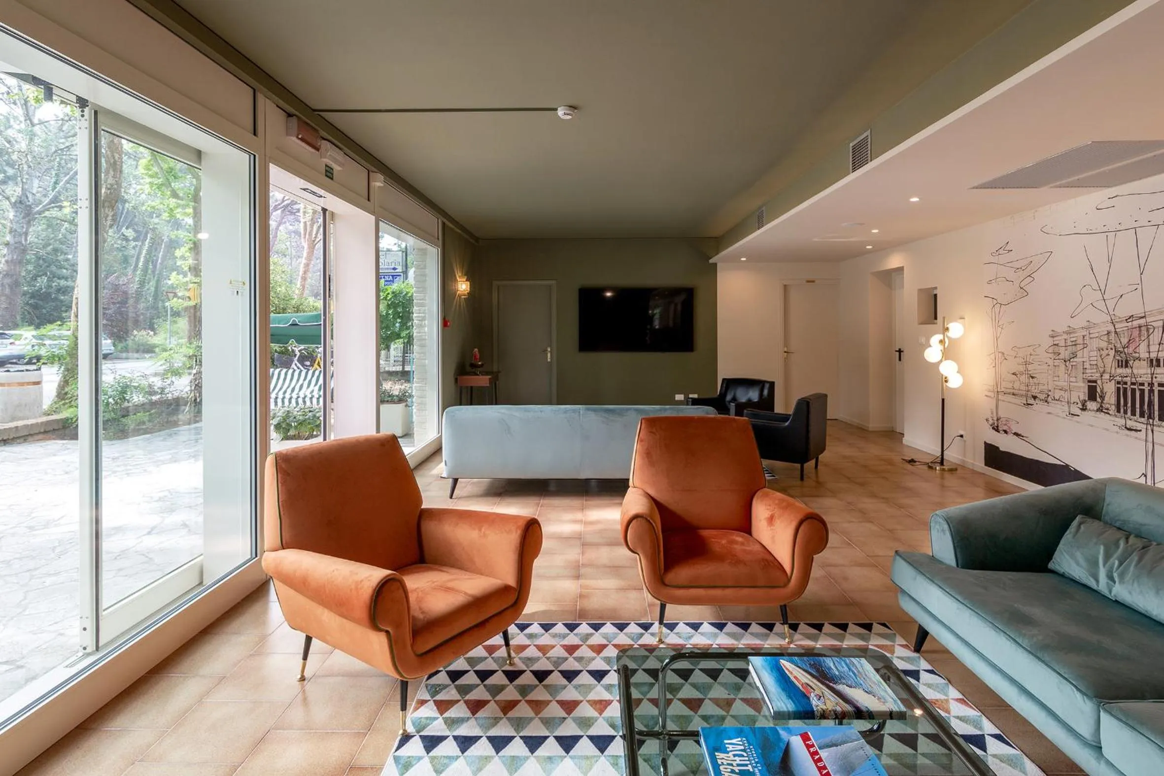 Communal lounge/ TV room in Hotel Millepini