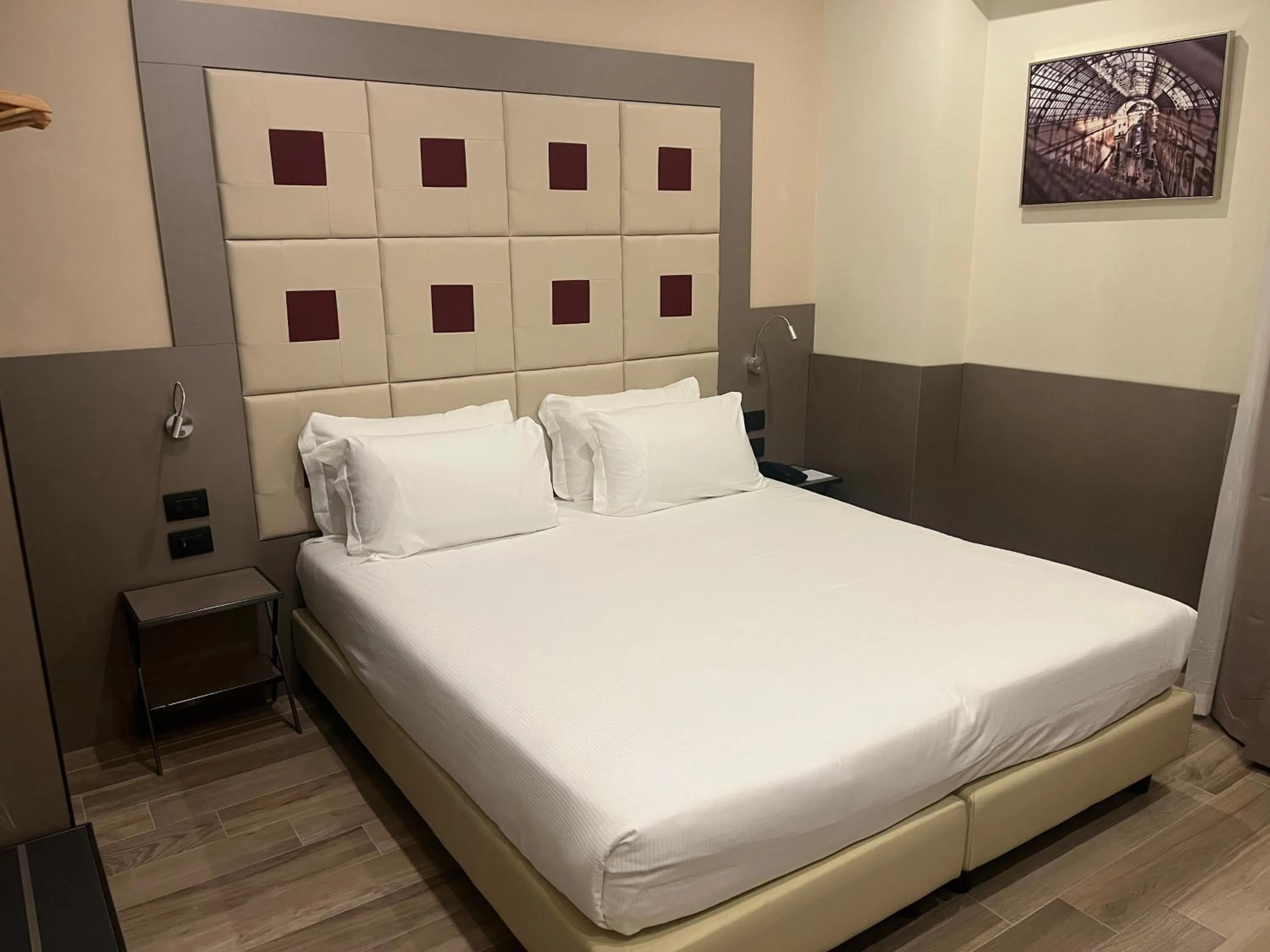 Bedroom, Bed in JR Hotels Bocconi Milano