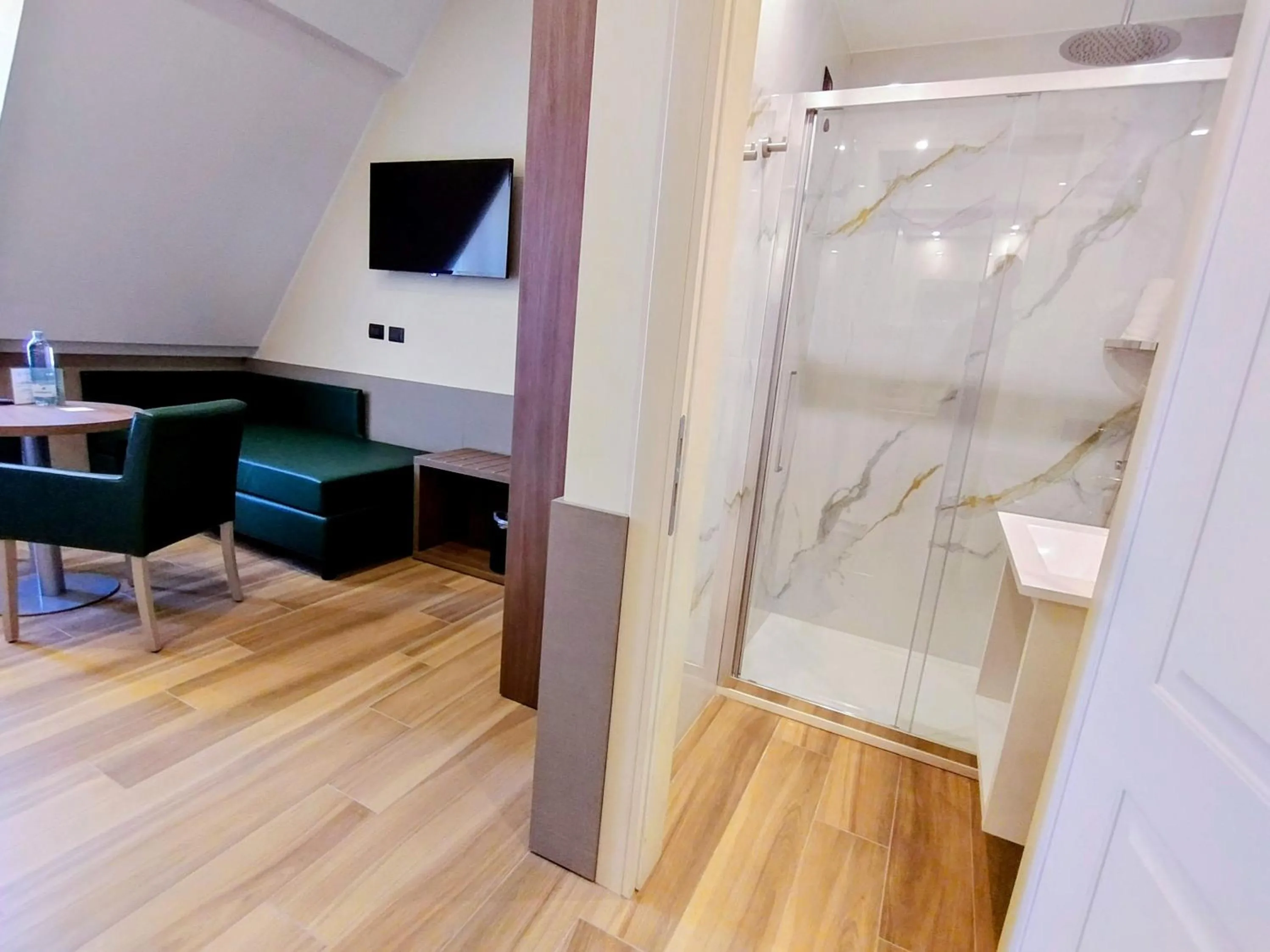 Photo of the whole room in JR Hotels Bocconi Milano