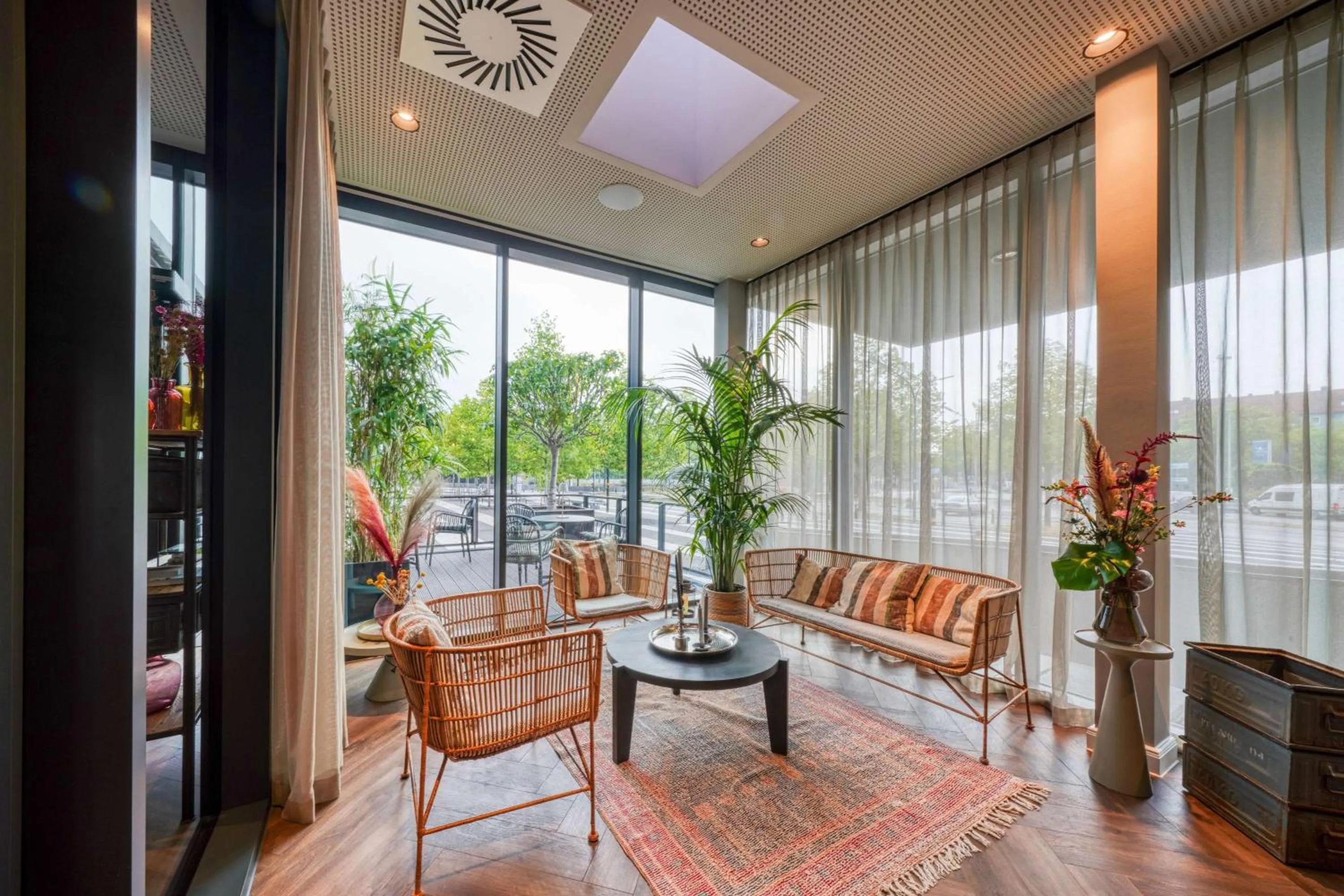 Lobby or reception in Vienna House Easy by Wyndham Hannover City