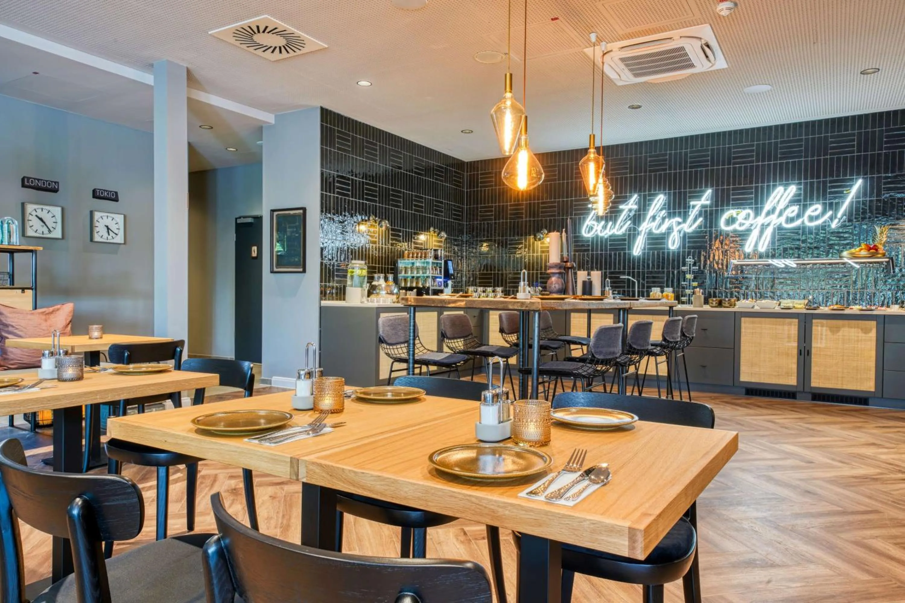 Restaurant/places to eat in Vienna House Easy by Wyndham Hannover City