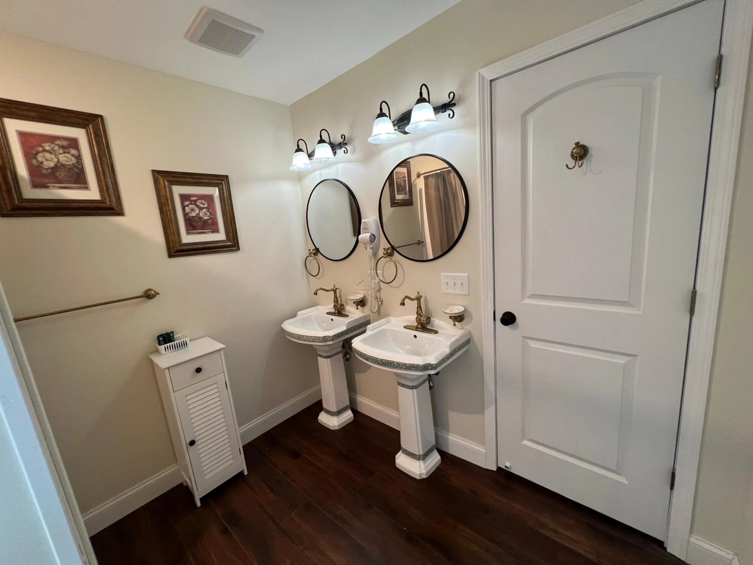 Bathroom in Holland Farmhouse Inn B&B