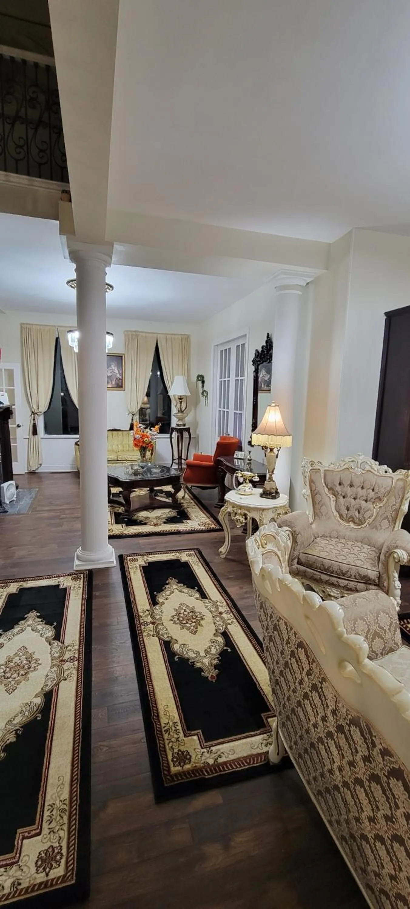 Living room in Holland Farmhouse Inn B&B